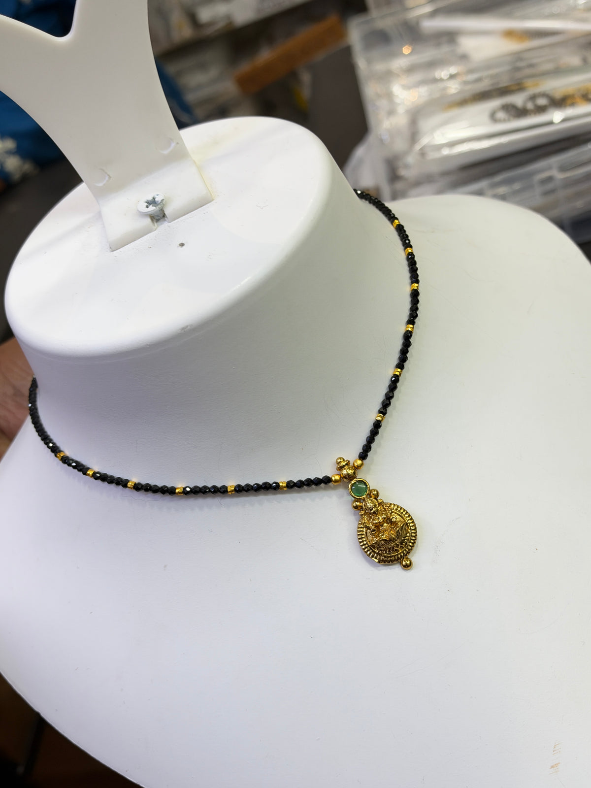 Bb457 18inches lakshmidevi kasu crystal blackbeads