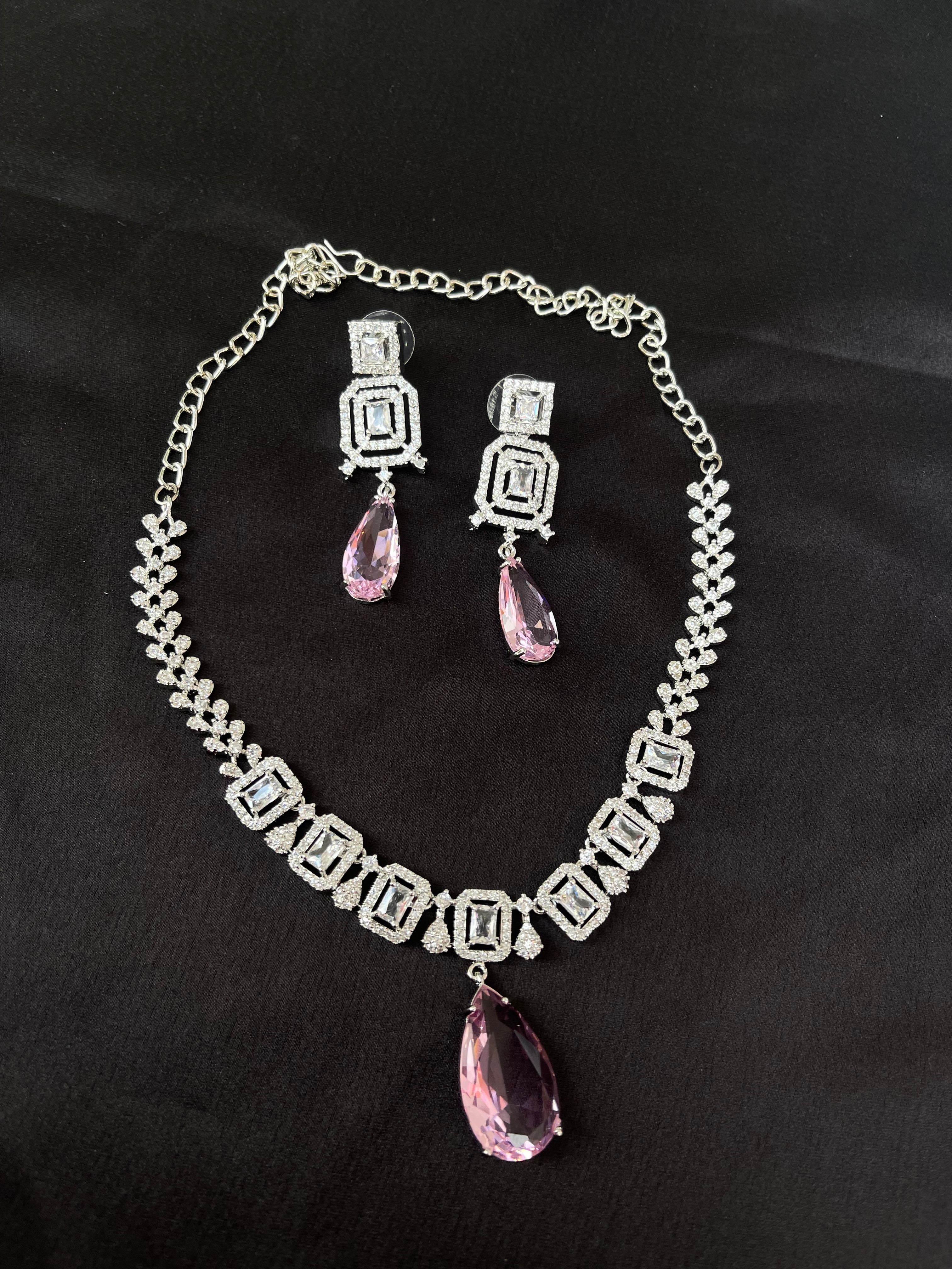 Simple diamond finish neckset
