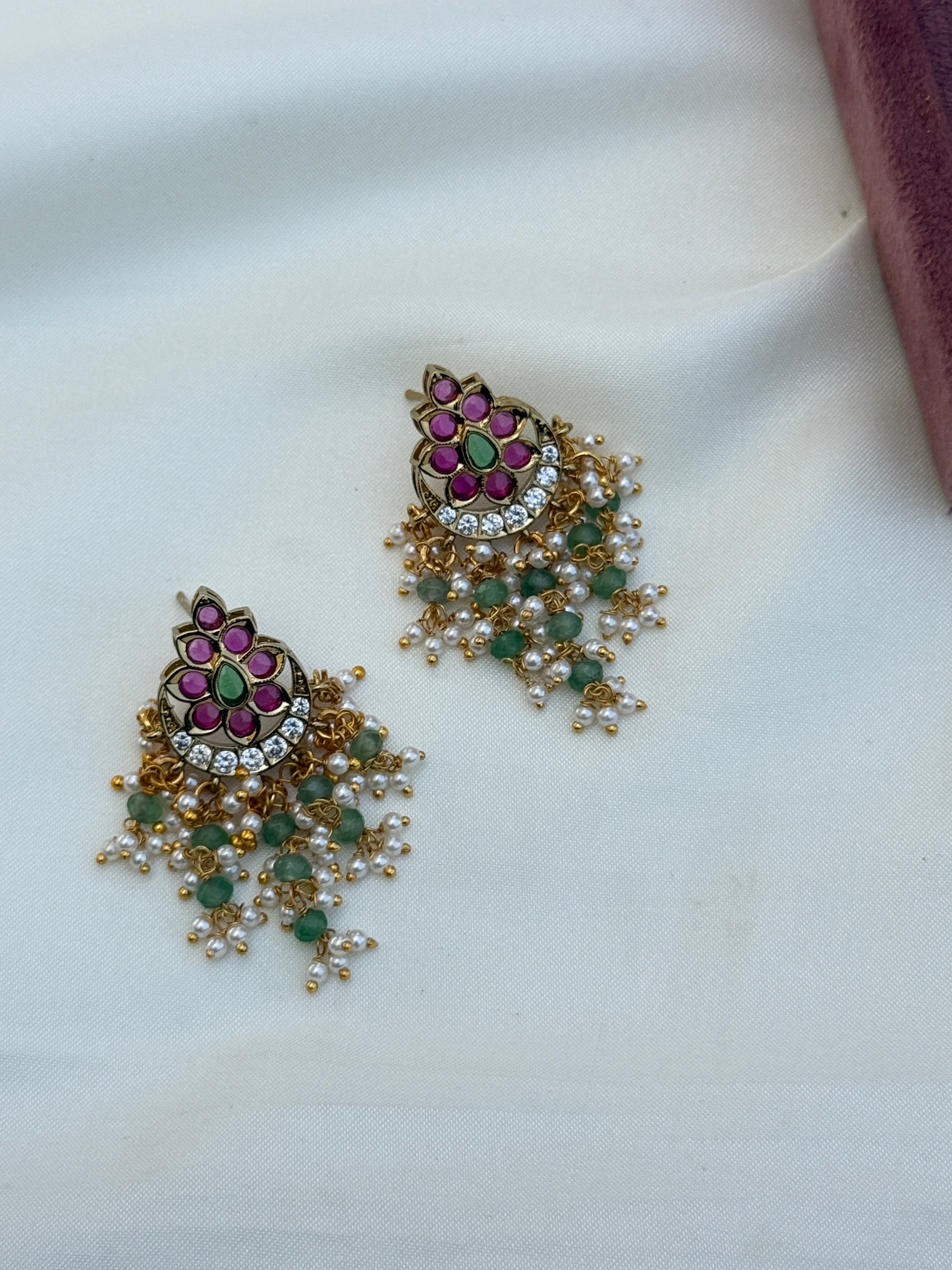 Er204 kemp small chandbhali earrings