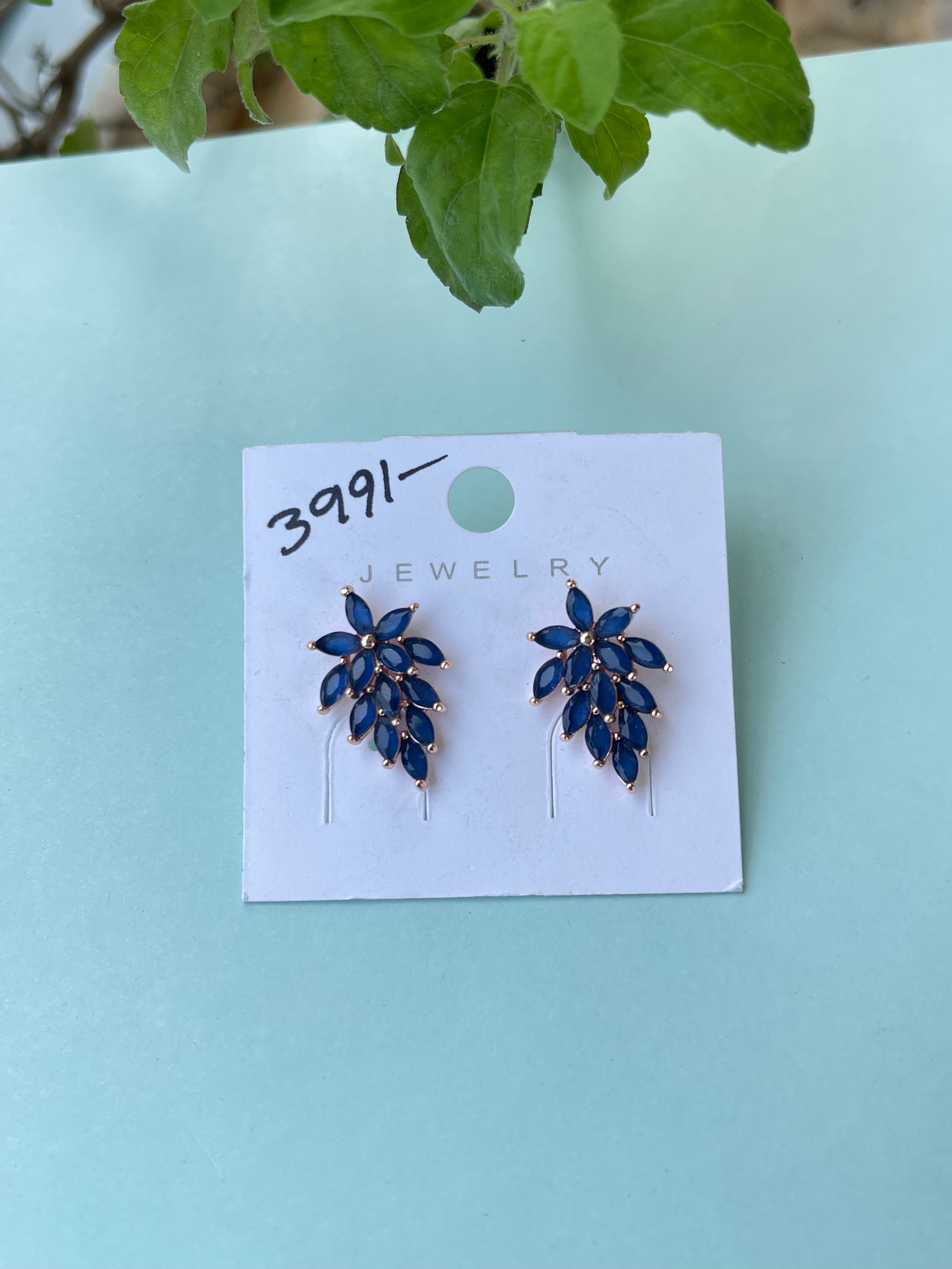 Leaf hanging studs