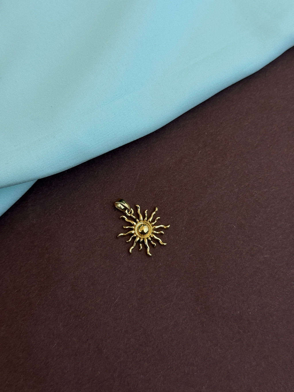 Al012 anti tarnish gold sun shape charm ( pendent)