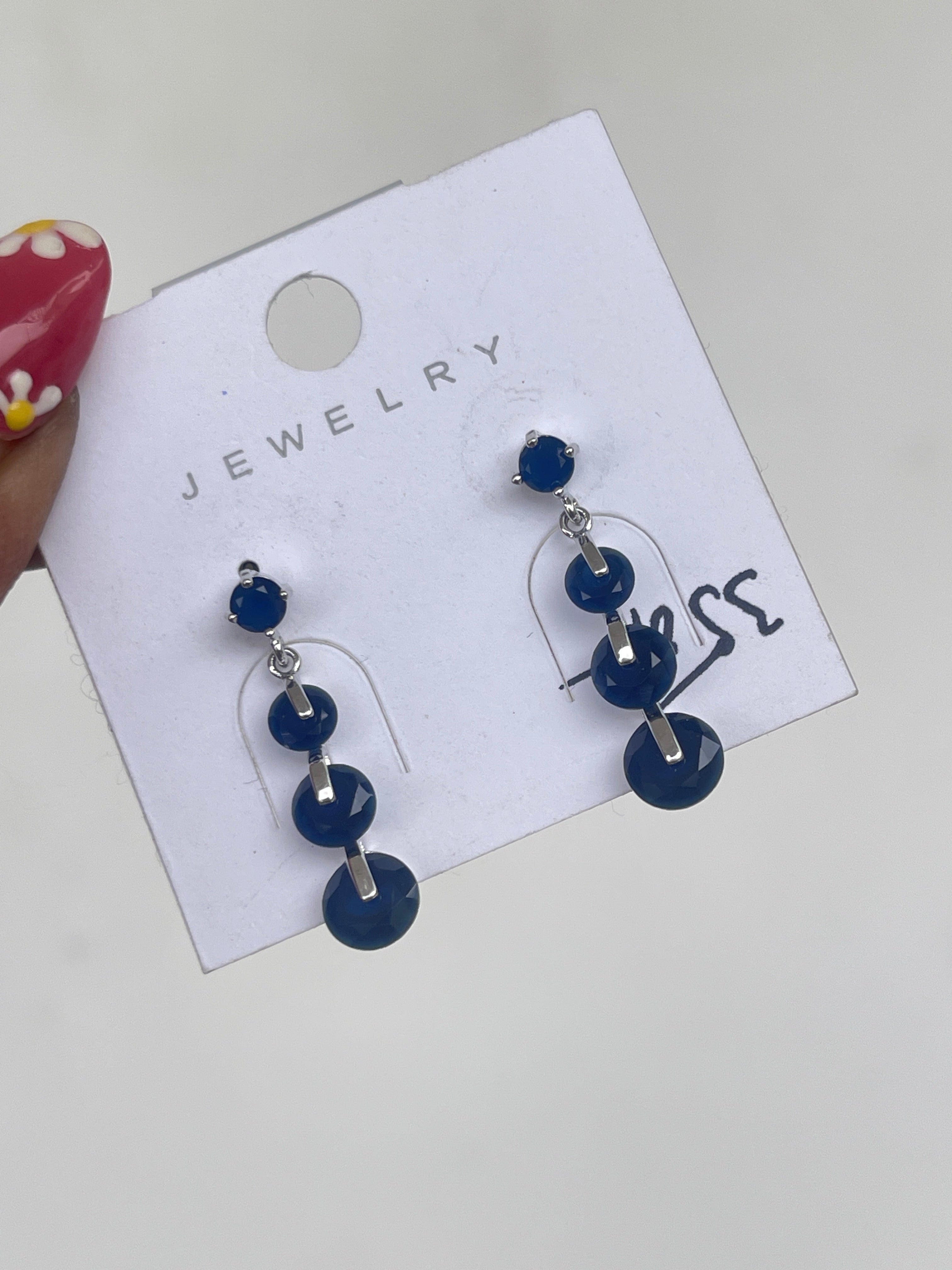 Silver hanging earrings Color won't fade