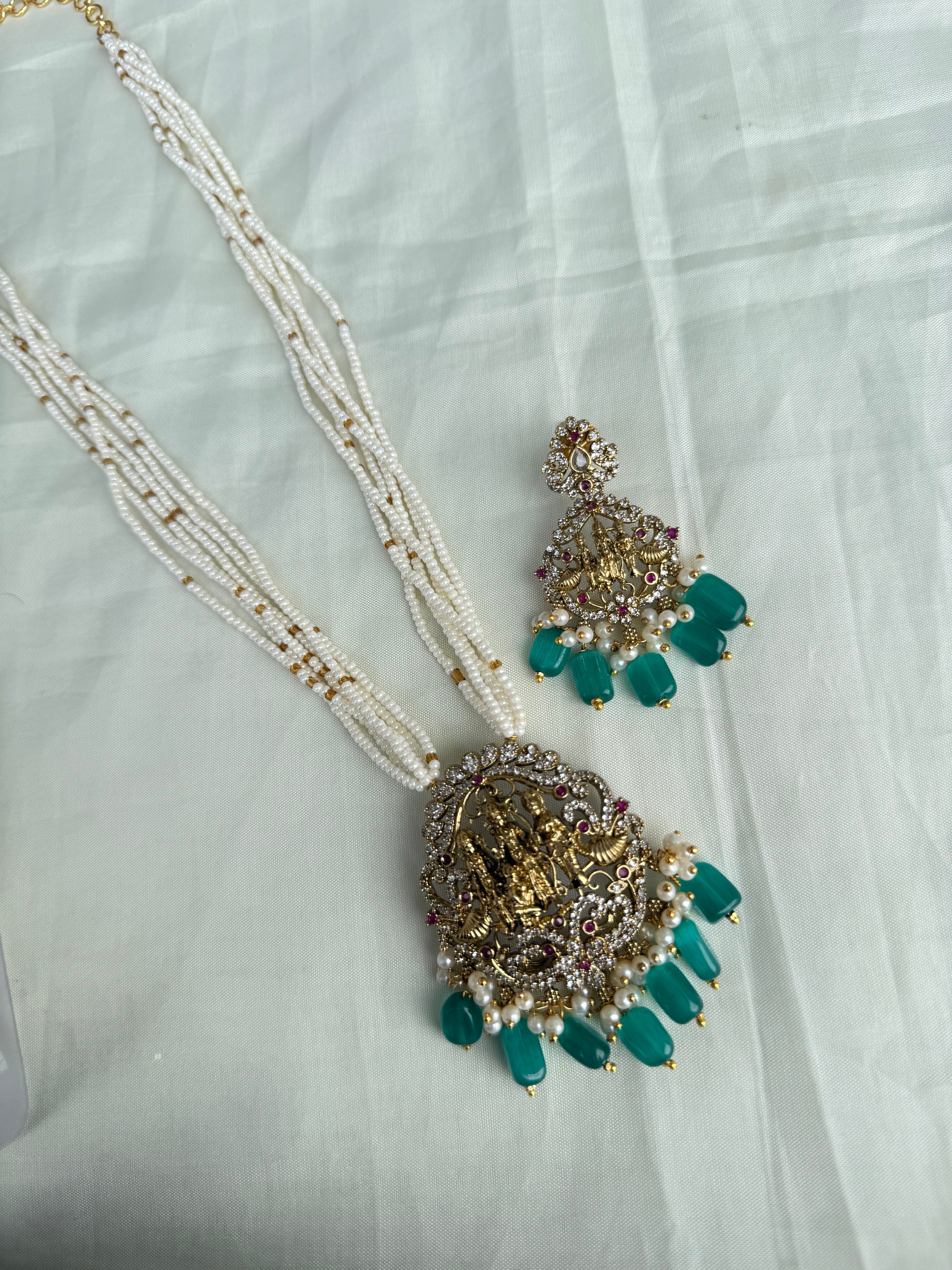 Bb5083 sugar pearl chain with ramparivar pendant and earrings