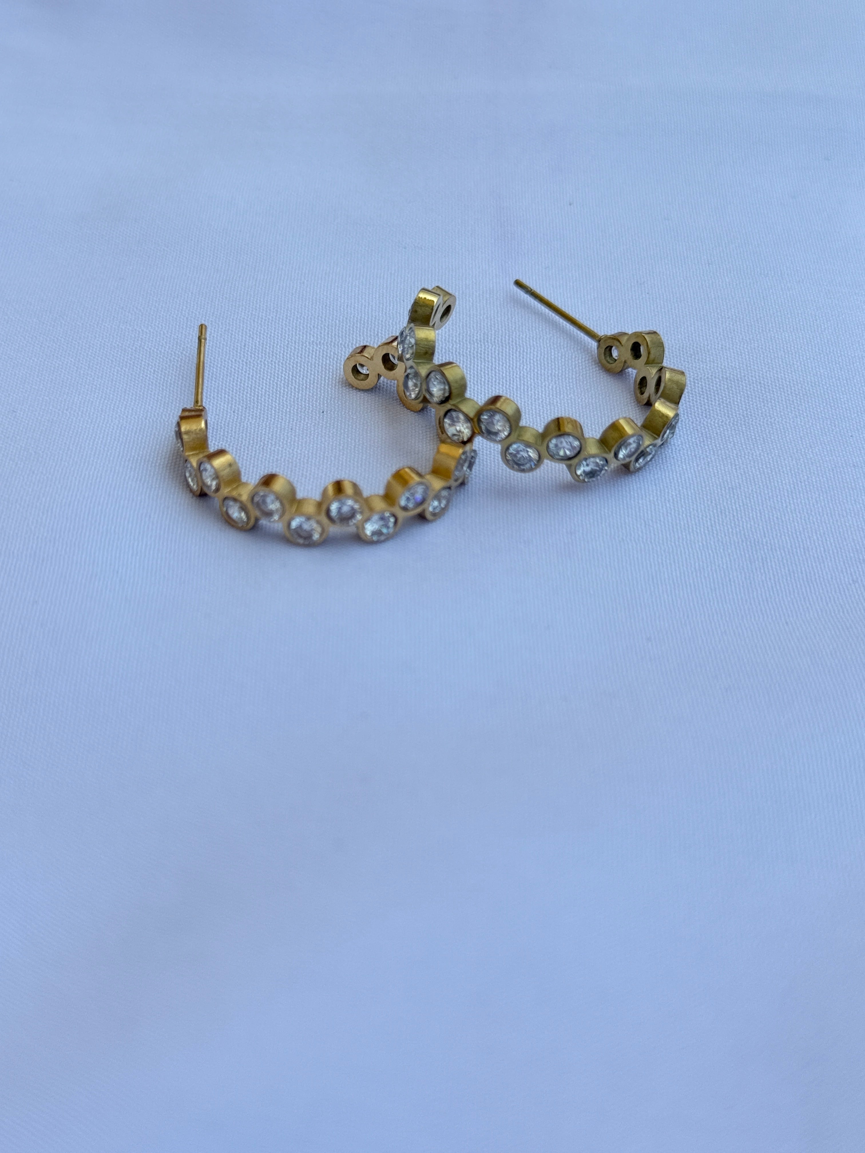 Er033 white stone Anti tarnish hoops