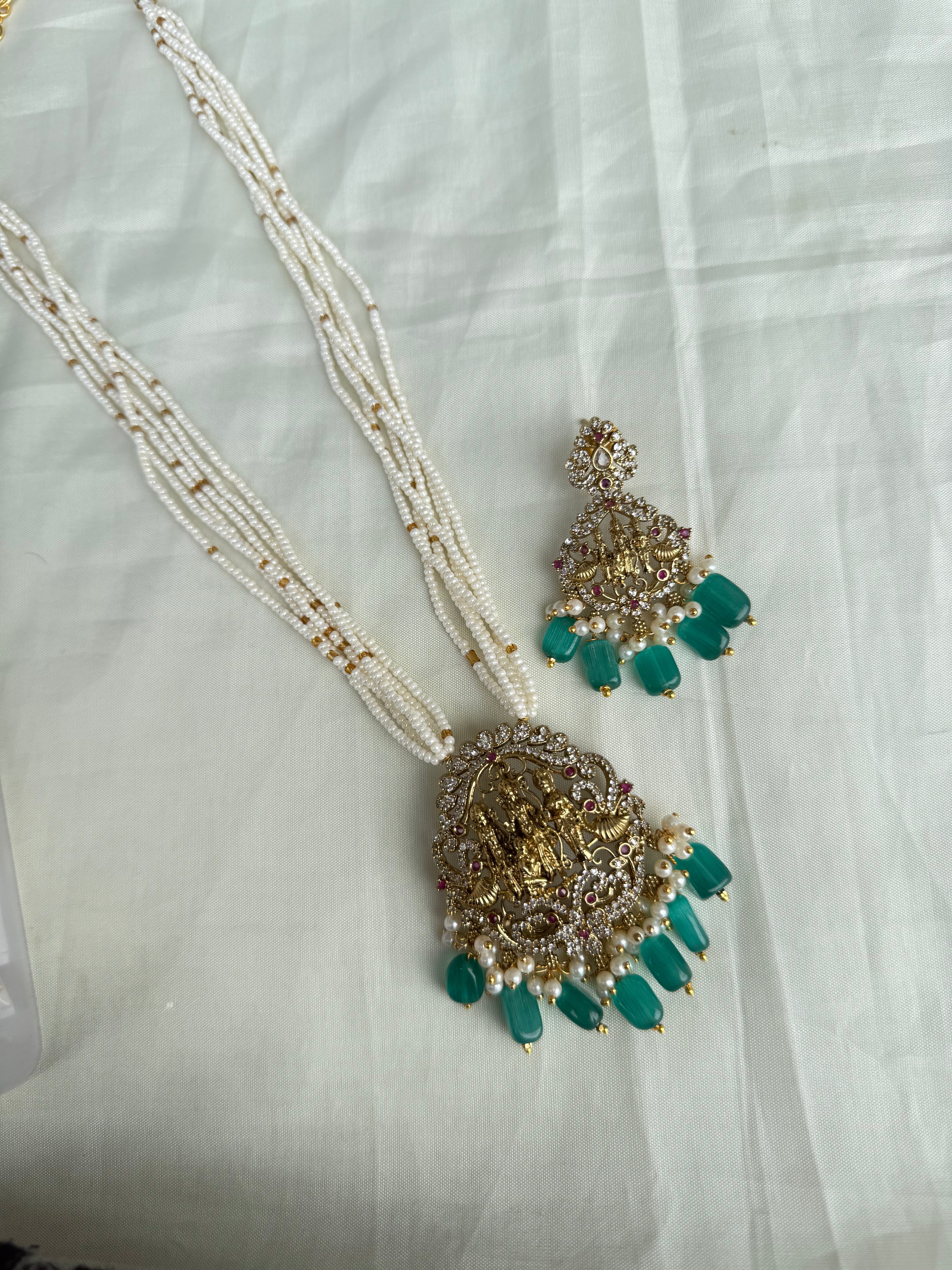 Bb5083 sugar pearl chain with ramparivar pendant and earrings