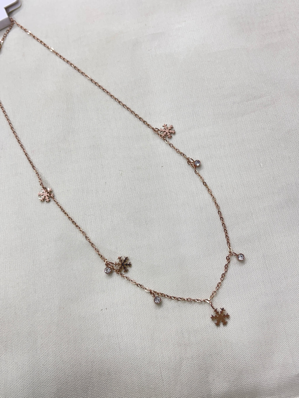 Snowflakes neckline