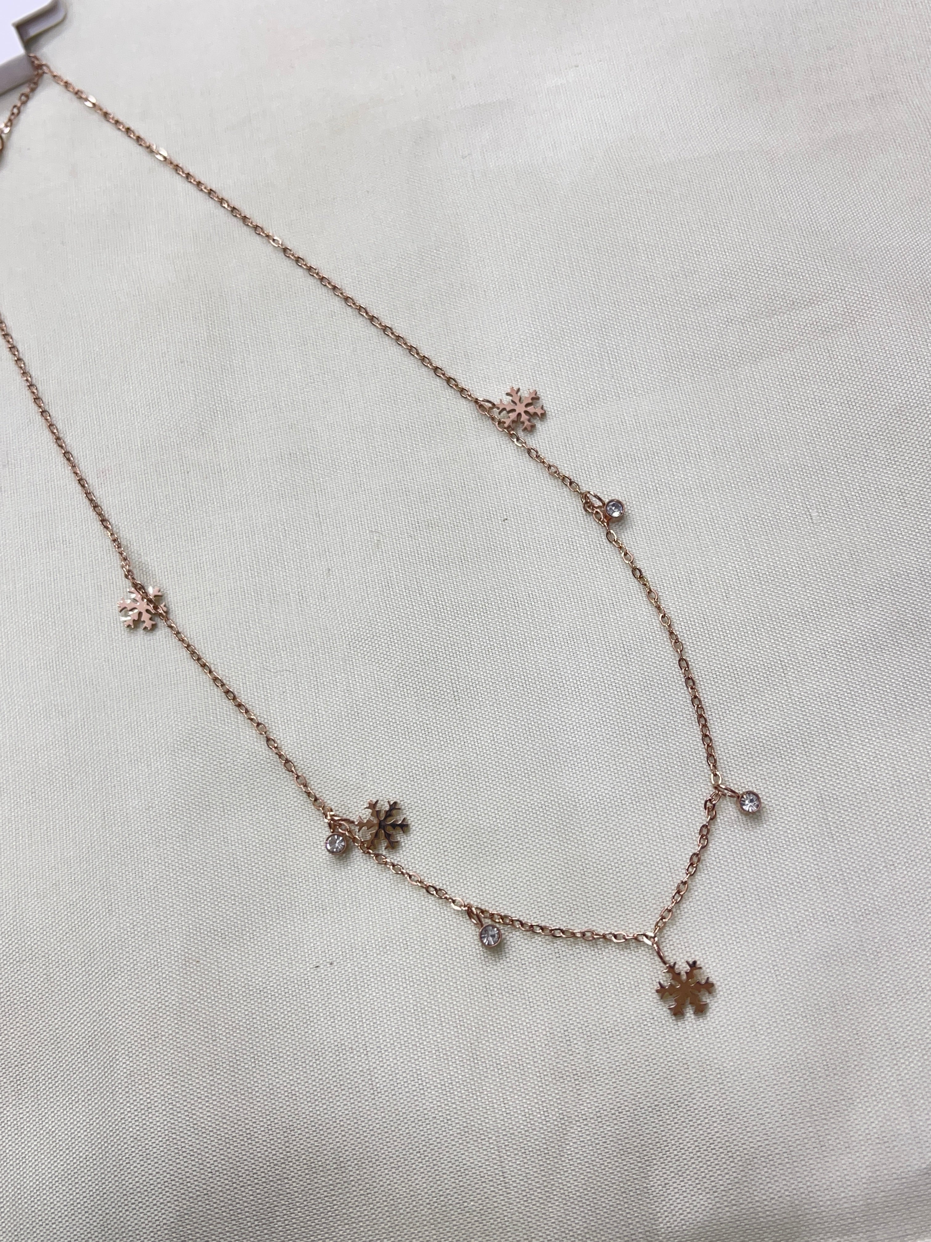 Snowflakes neckline