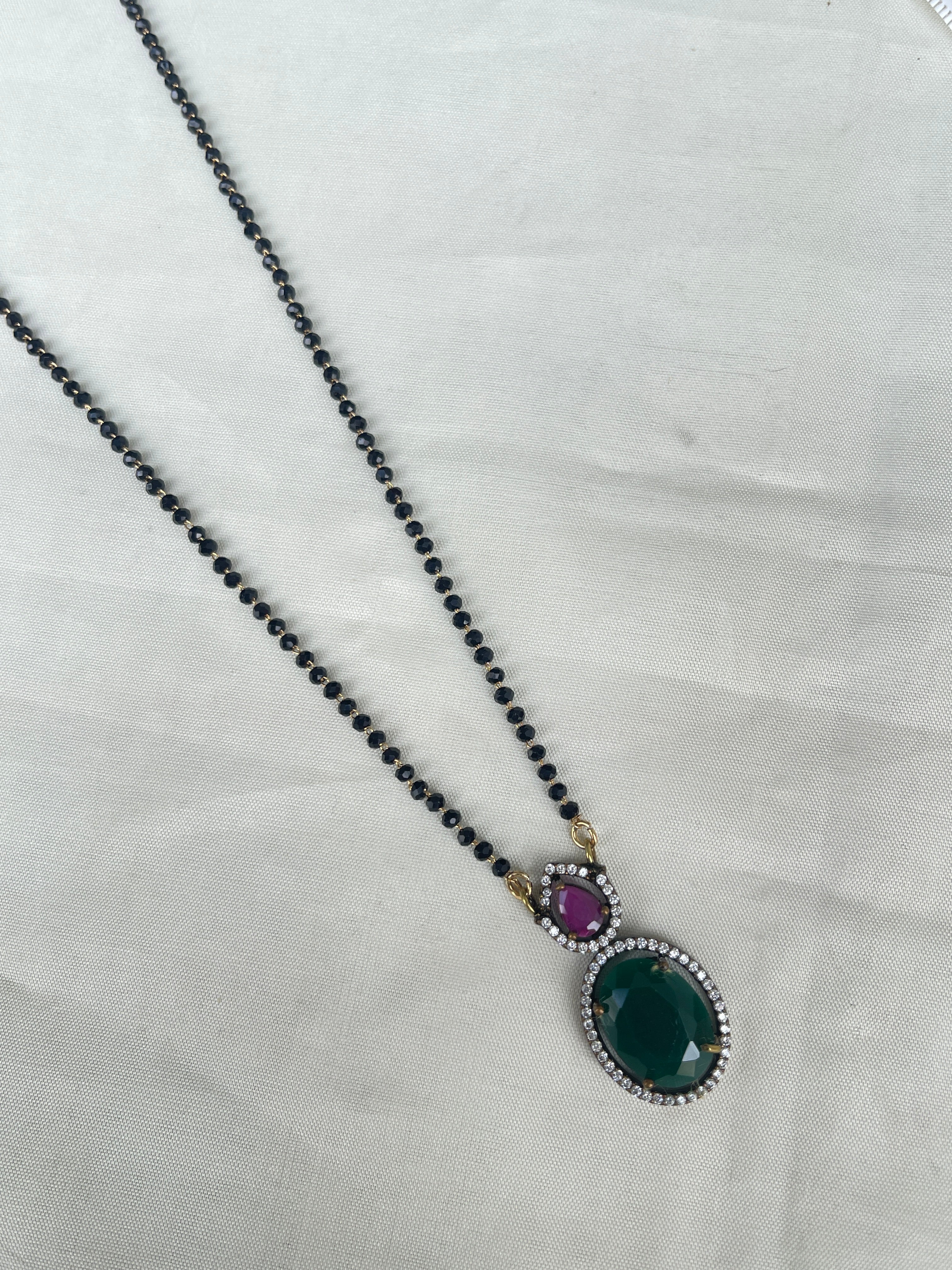 Single line blackbeads with green pendant bb1718
