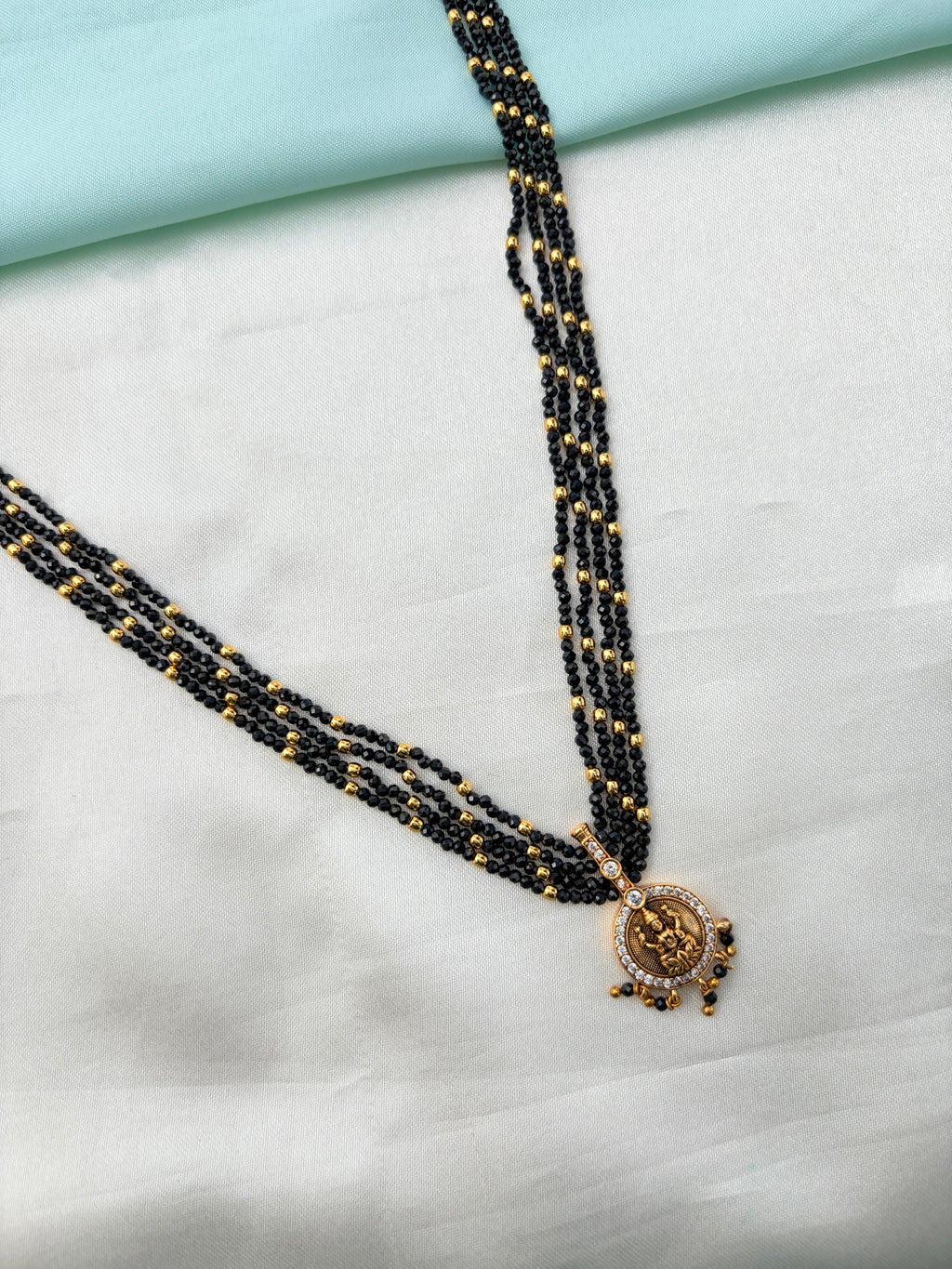 Lakshmidevi pendant crystal beads with 4 layers 18 inches black beads bb361