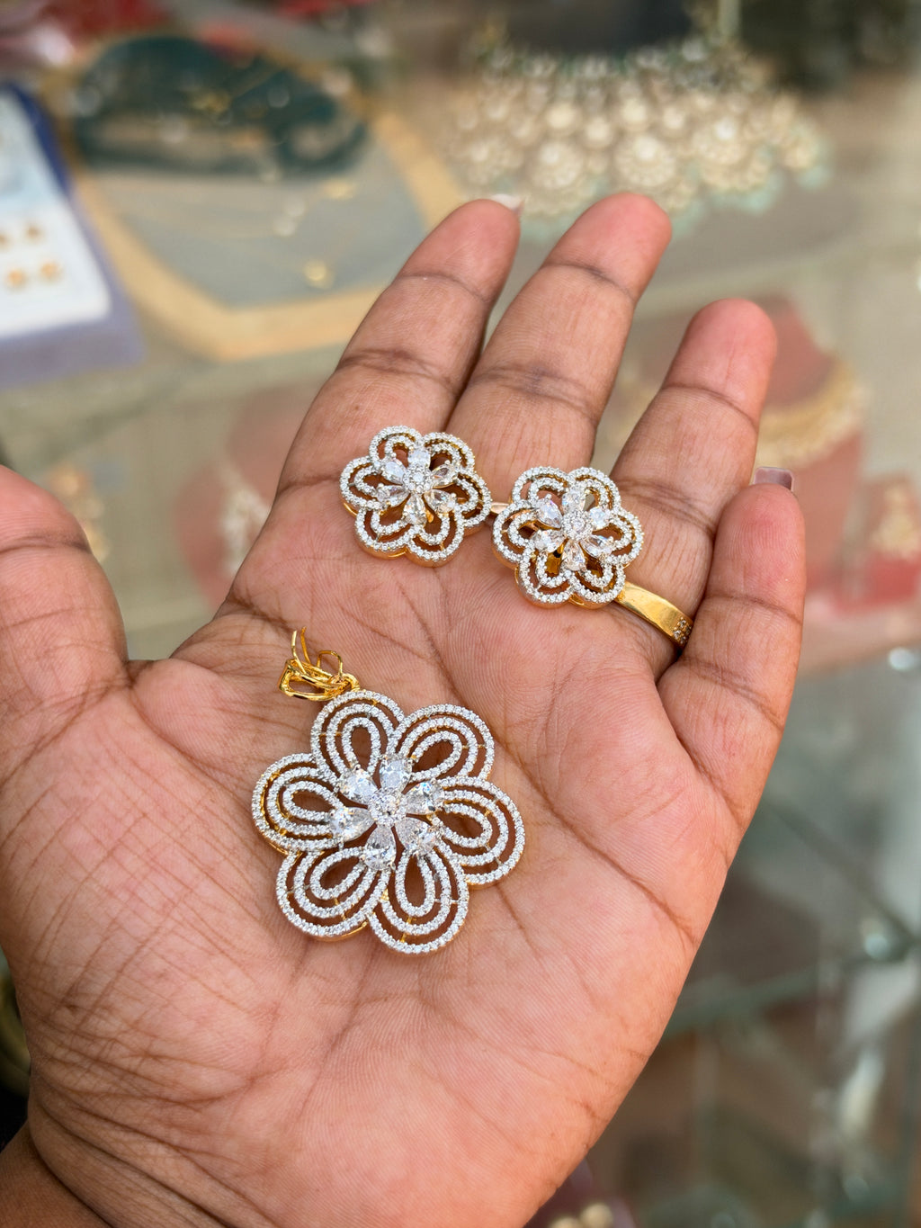 L035 flower locket with earrings