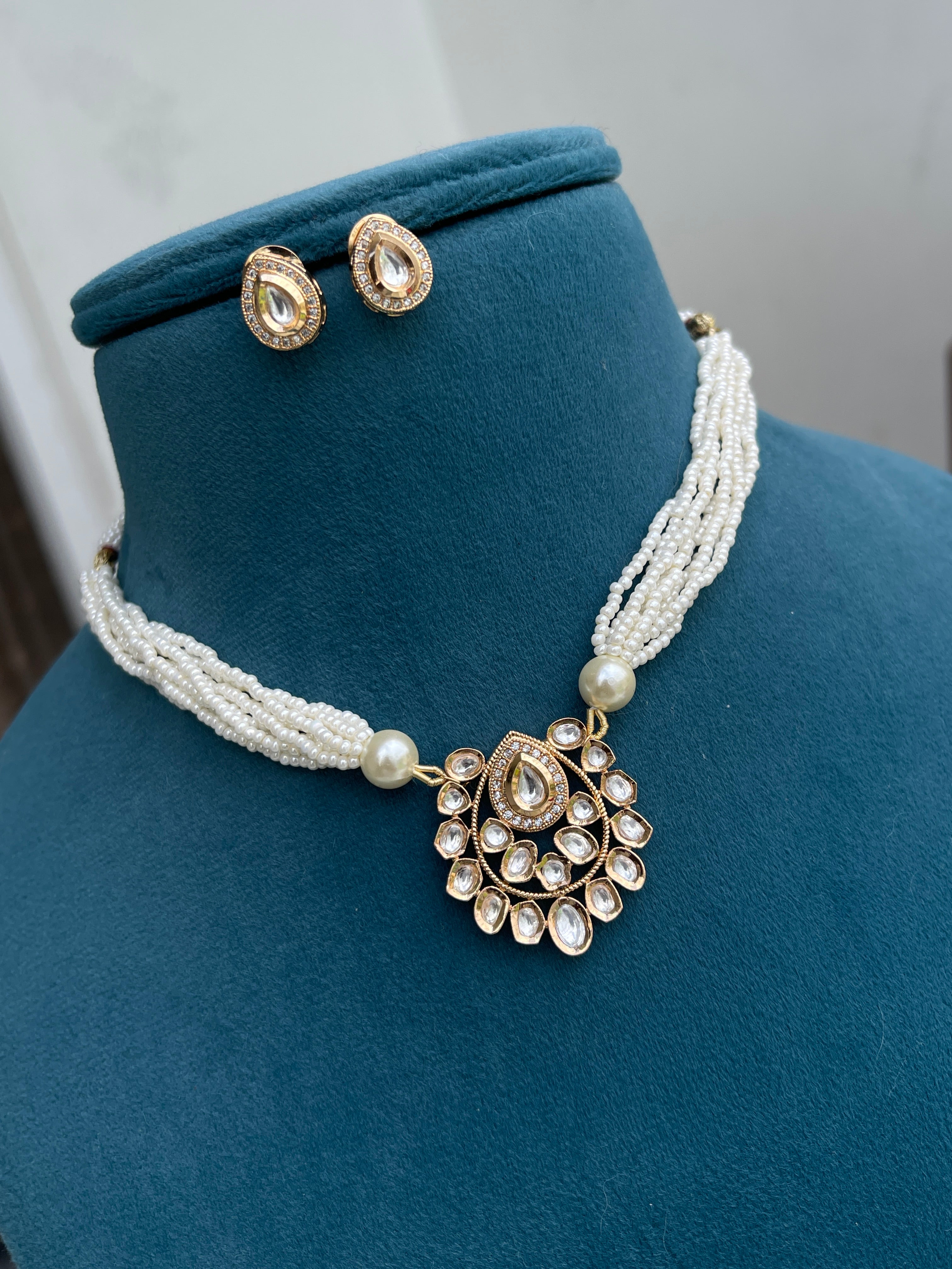 Kundan choker with earrings pr001