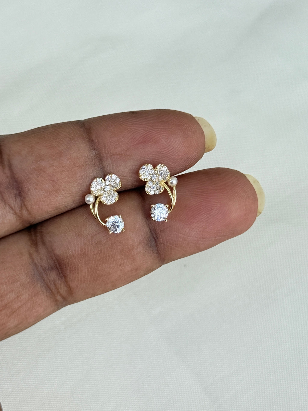 Se014  92.5 silver hallmark flower stone studs