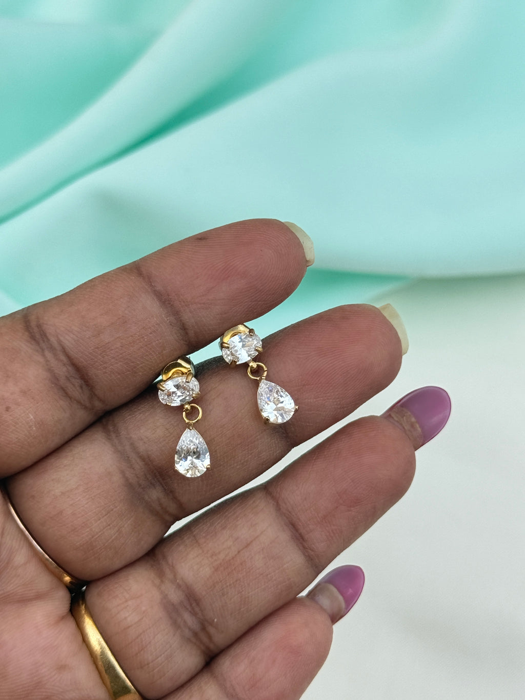 Er265 anti tarnish white stone earrings