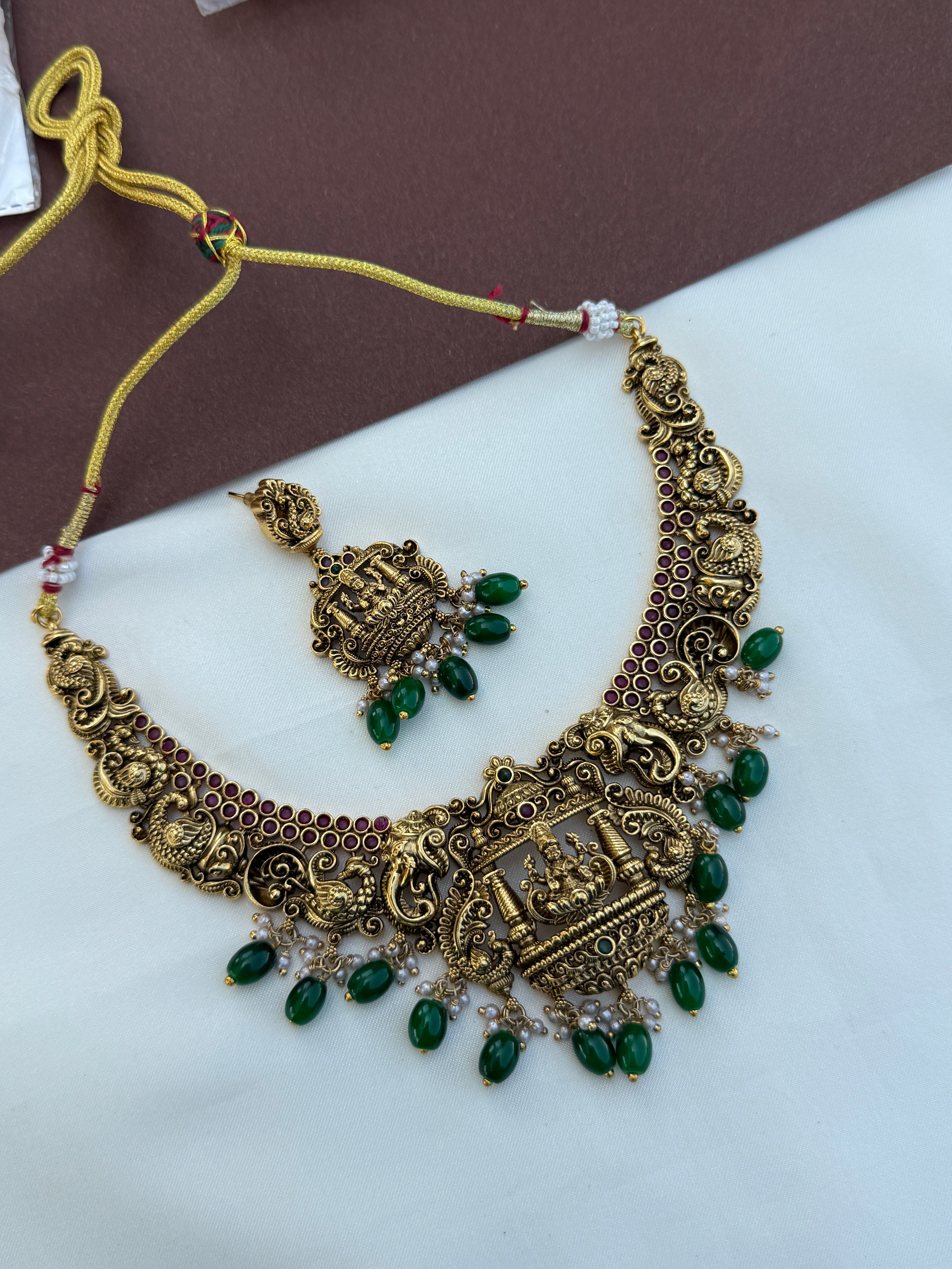 Ns737 lakshmidevi kemp neckset with green beads