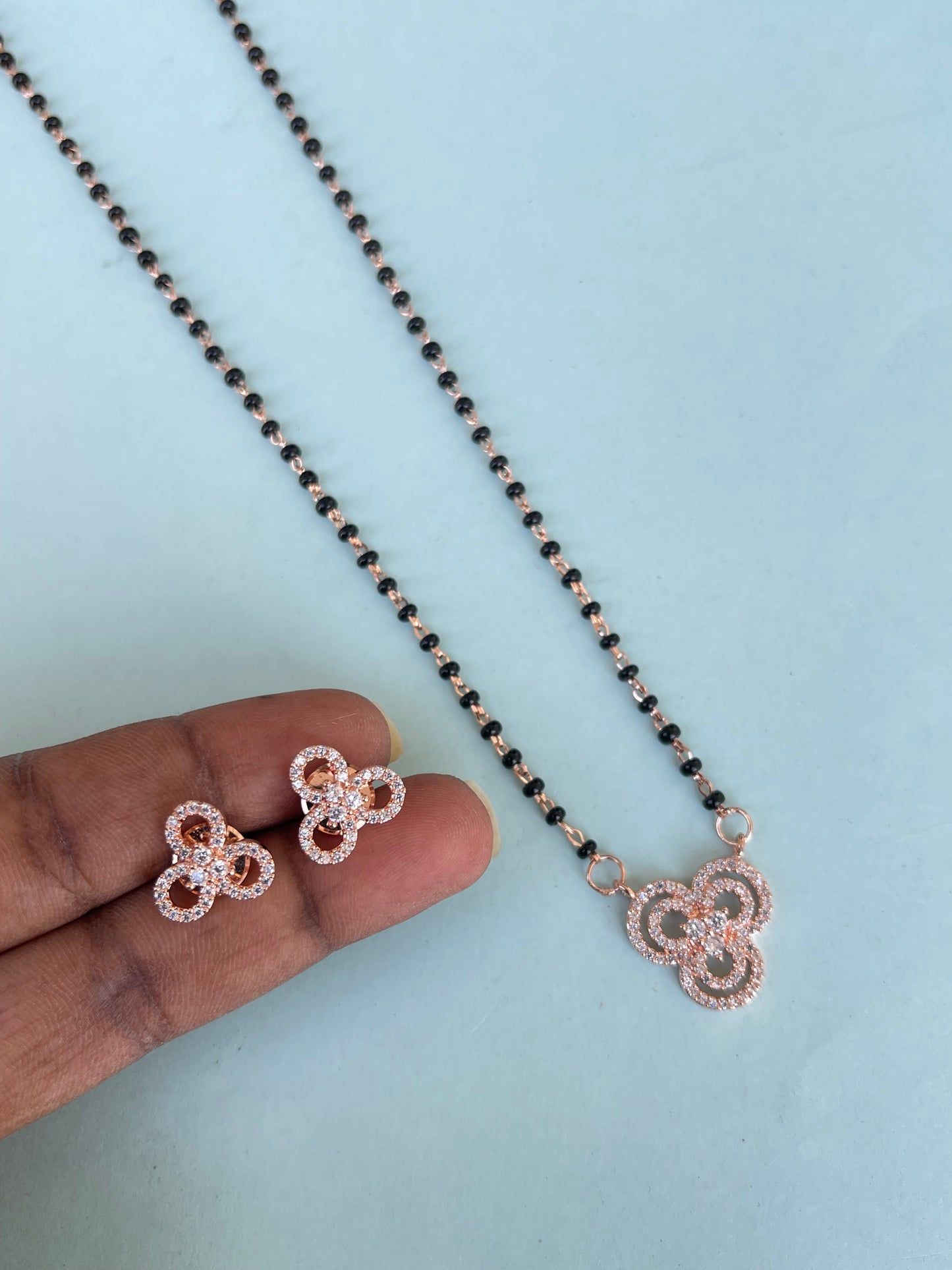 Rosegold pendant with earrings single line blackbeads with earrings bb1632