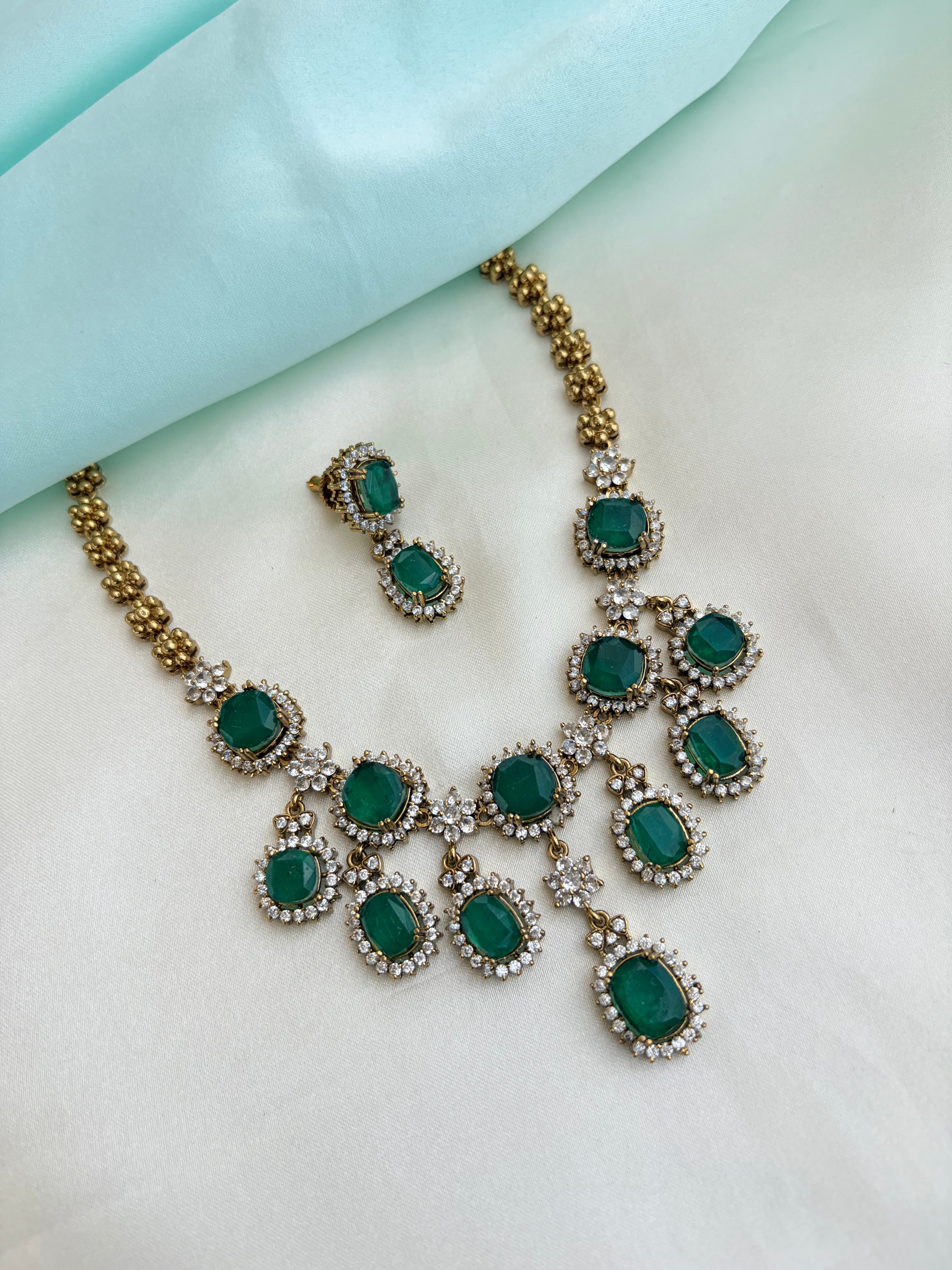 Emerald Green Kundan Neckset with Earrings Ns257