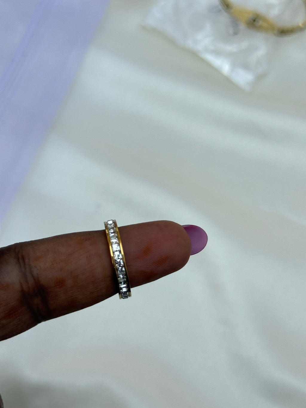Rg051 anti tarnish white stone band ring