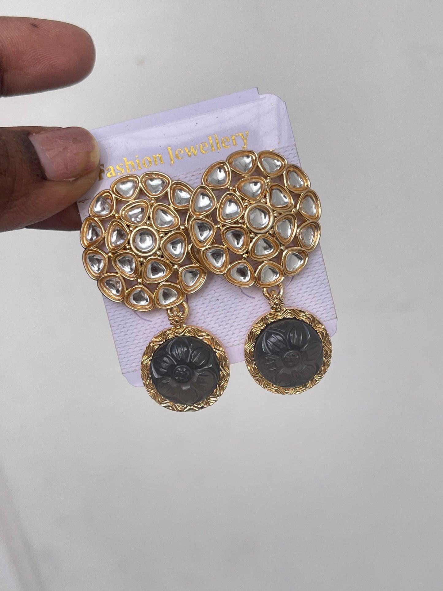 Round Kundan studs with stone hanging