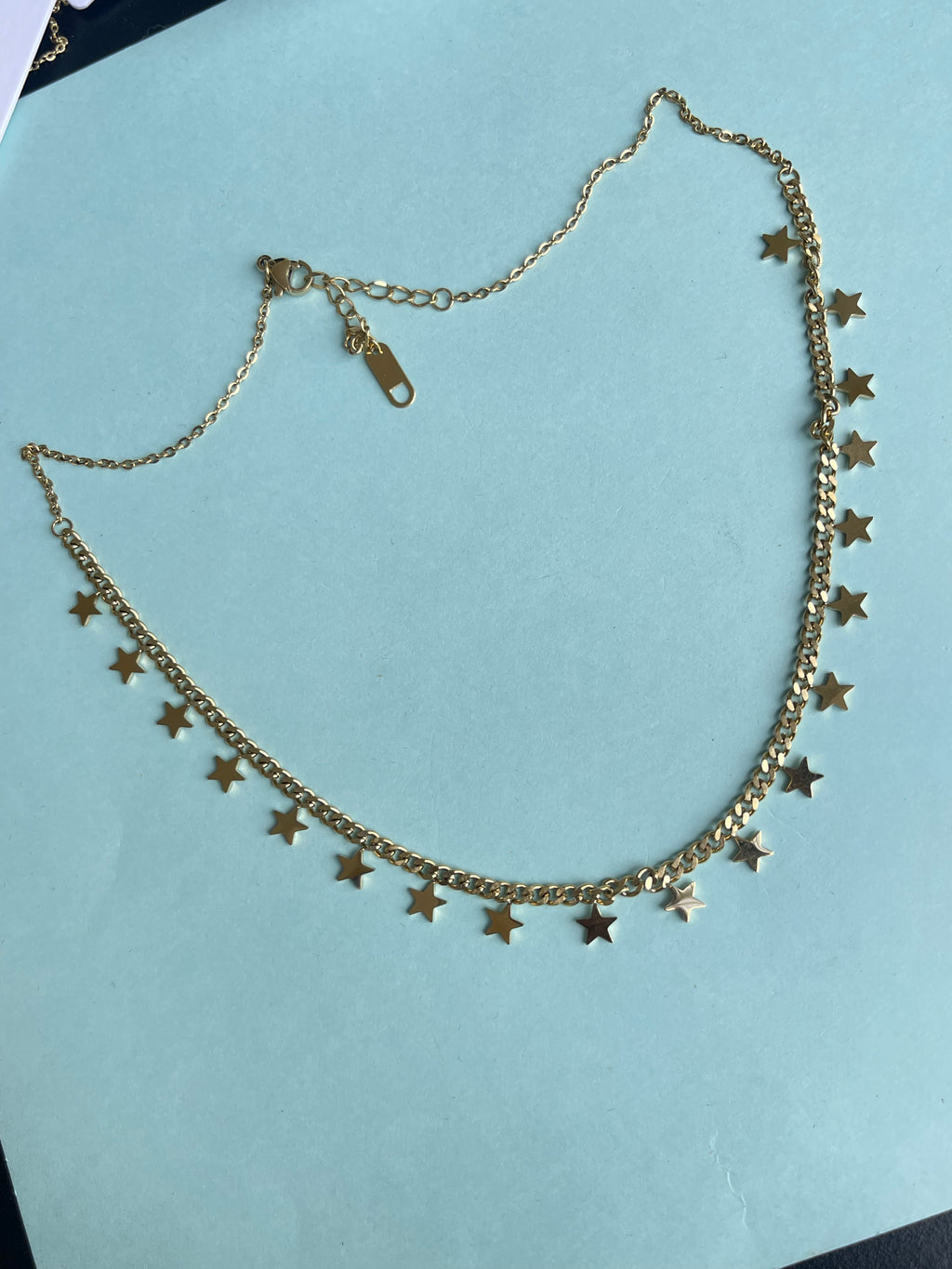 Star neckline chain Color won't fade