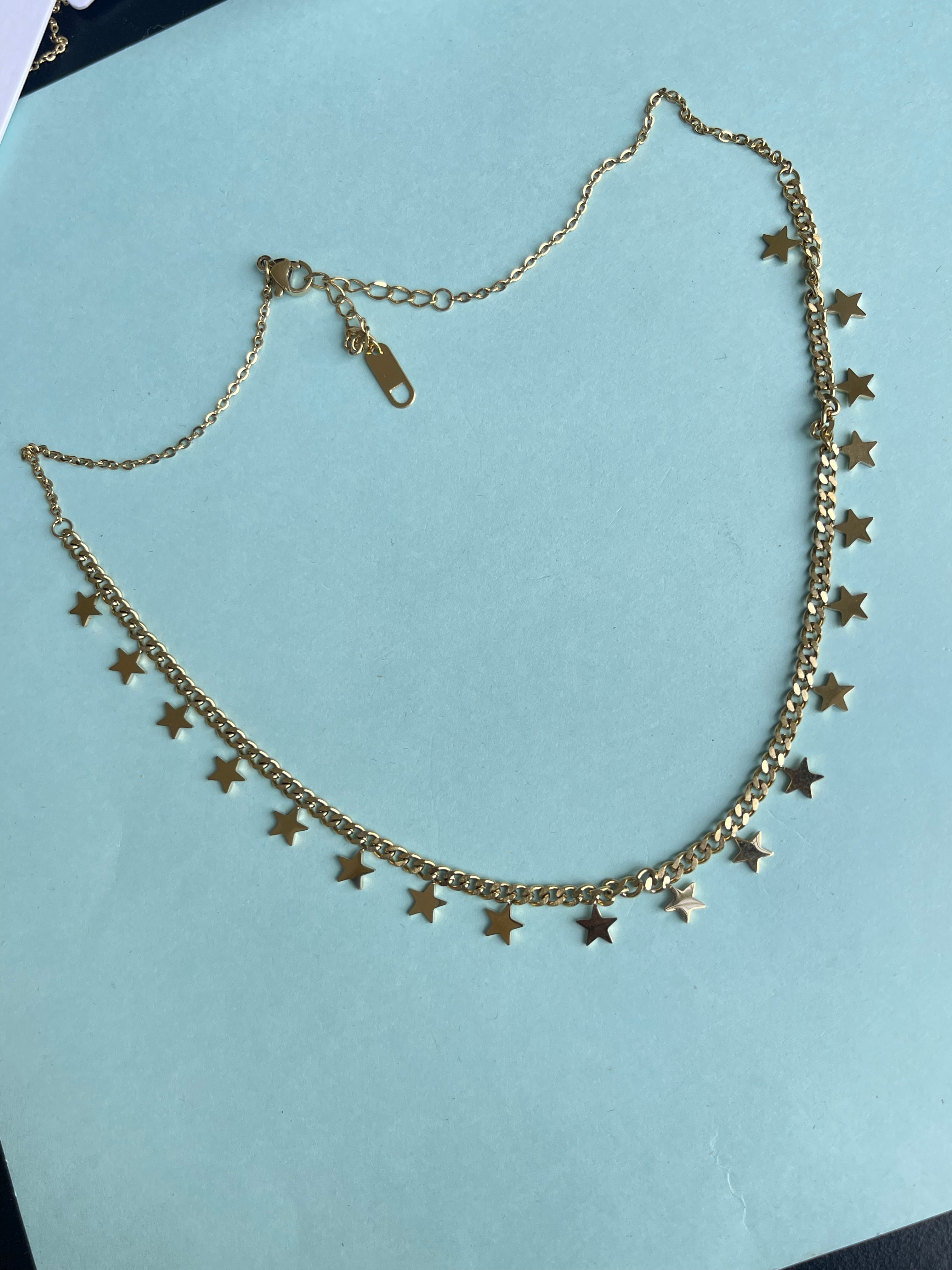 Star neckline chain Color won't fade