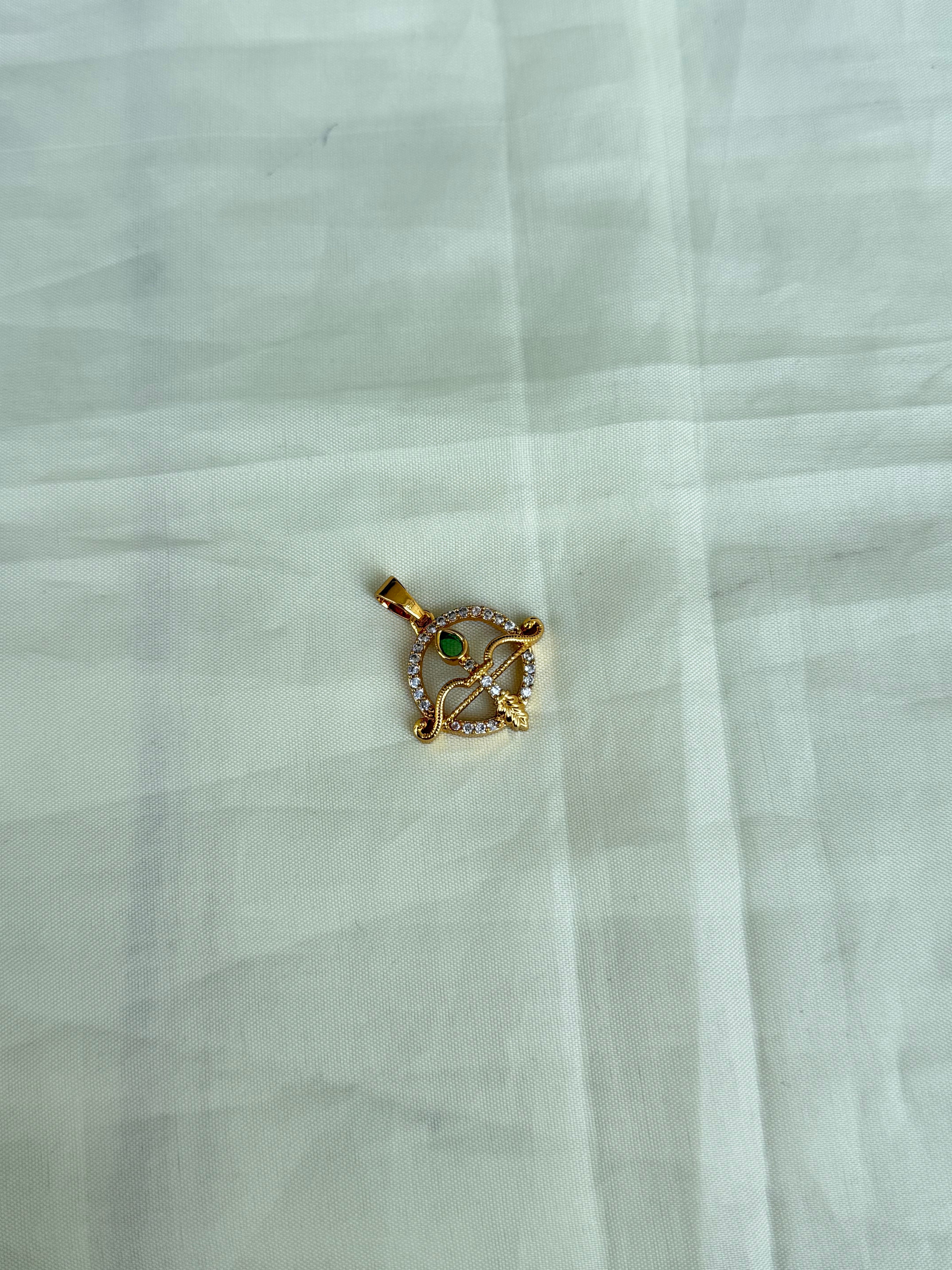 L001 arrow pendent