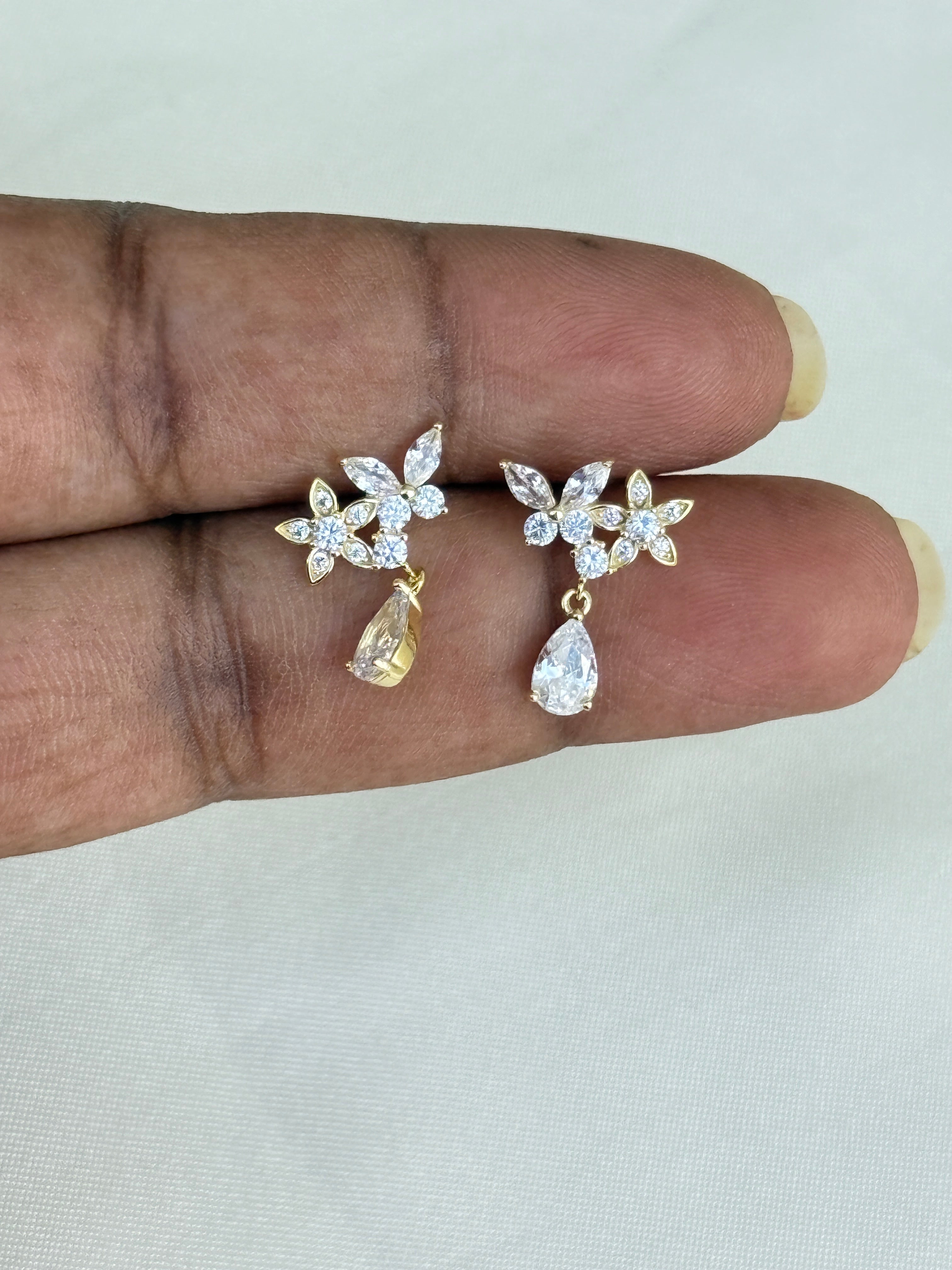 Se015 92.5 silver hallmark butterfly hanging studs