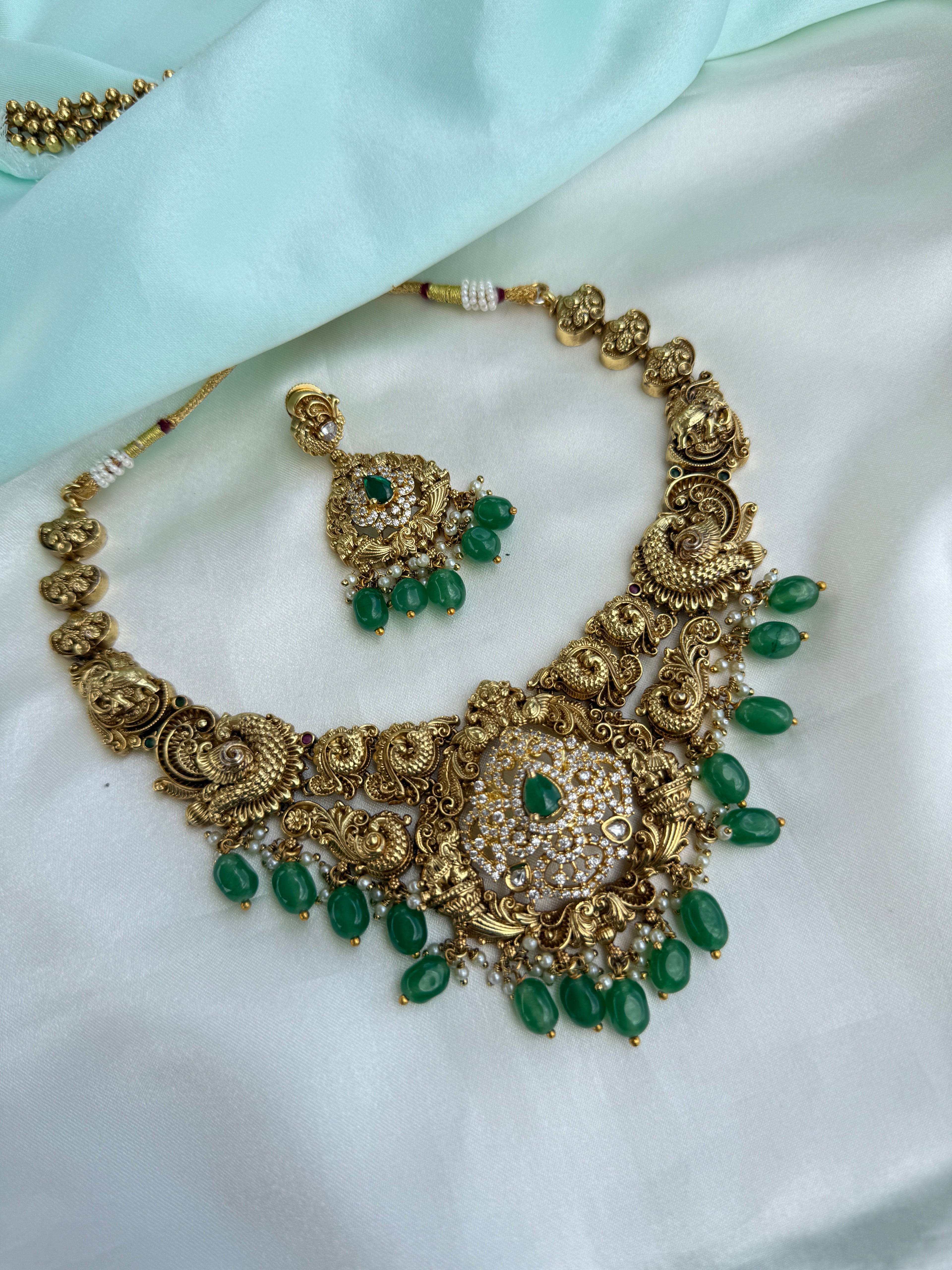 Green drop peacock pendant with green beads short neckset with earrings ns284