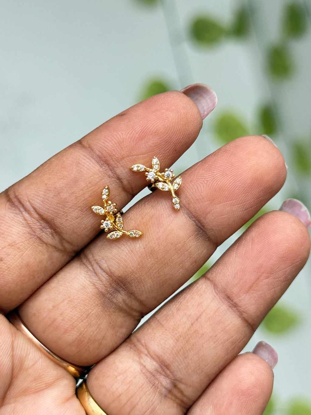 St196 Back ball leaf design studs can be use in top studs and second studs