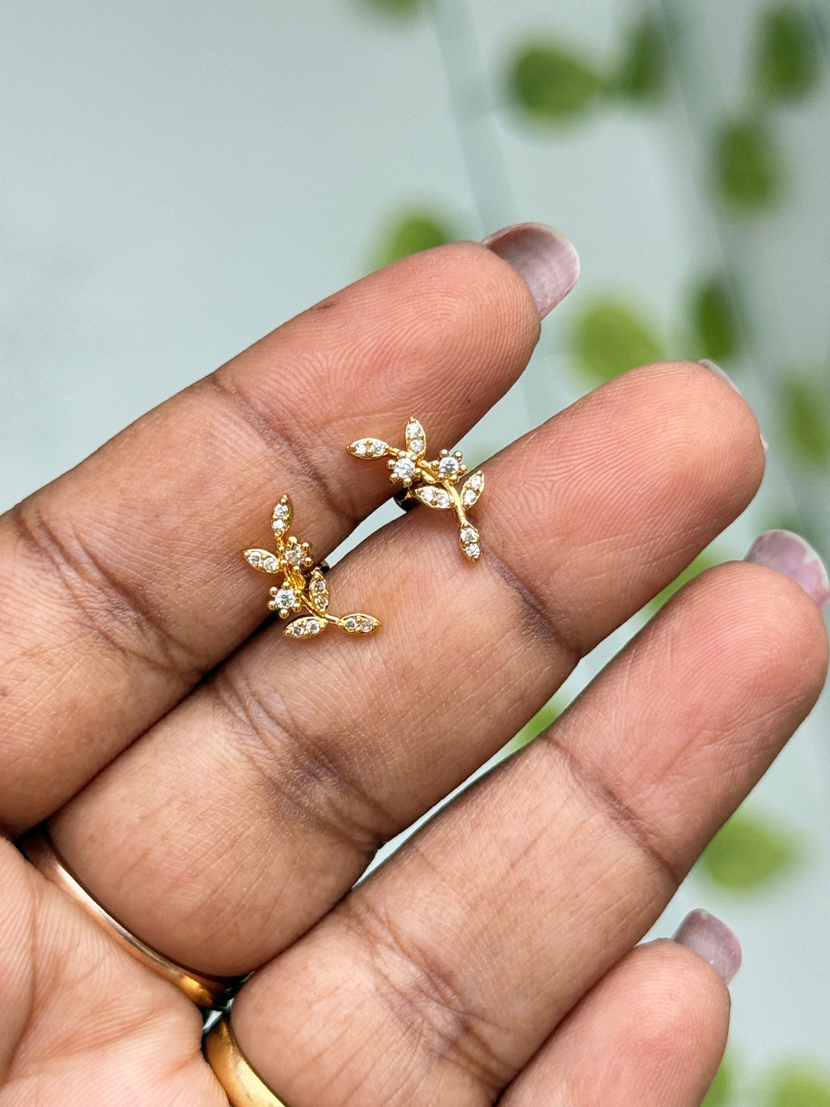 St196 Back ball leaf design studs can be use in top studs and second studs