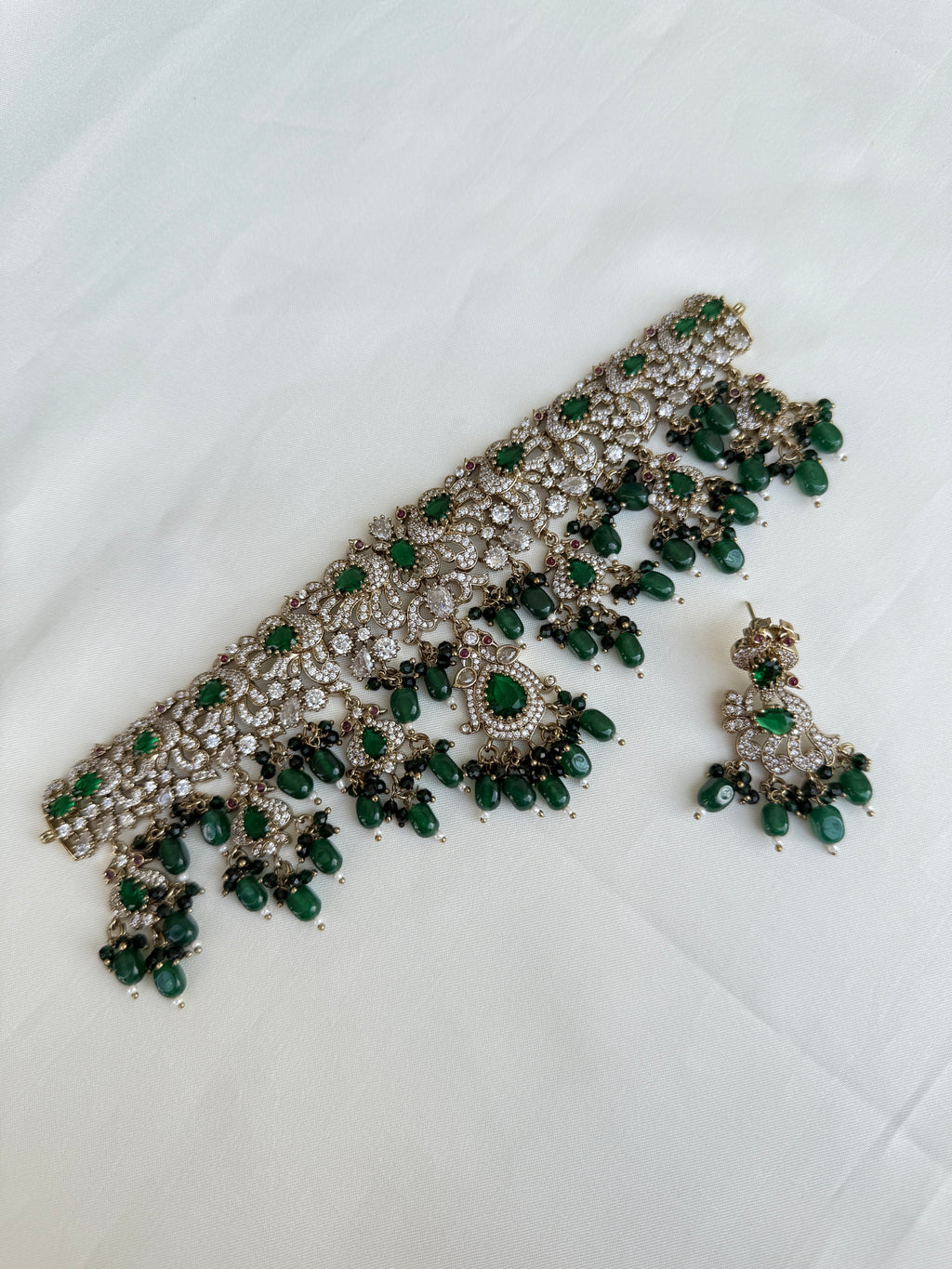Ch009 heavy emerald beads choker