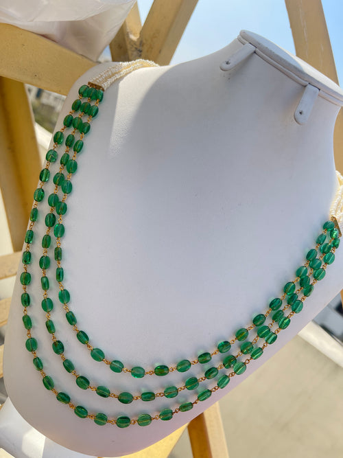 Bb0022 3 lines green beads