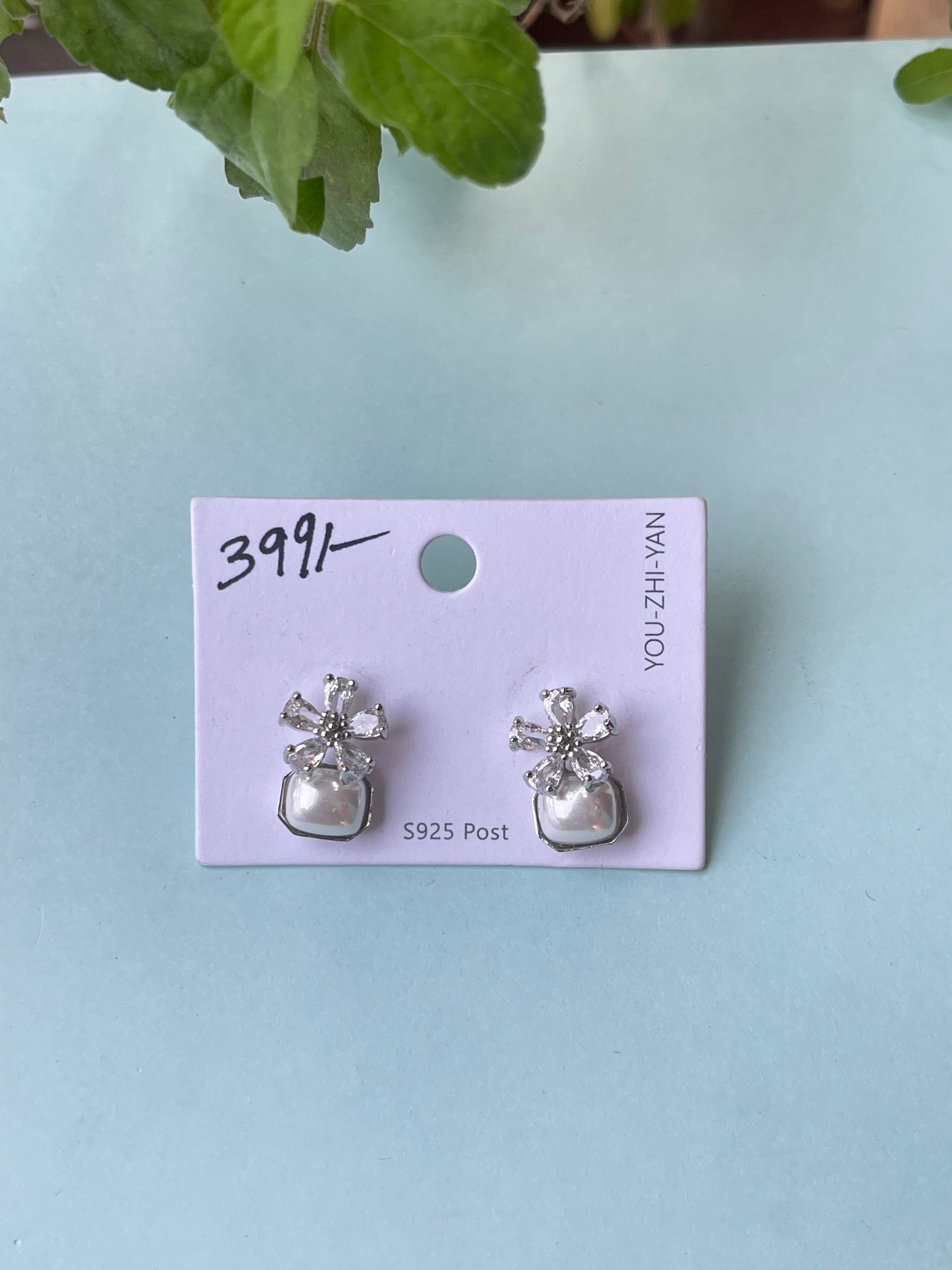 Square pearl hanging studs