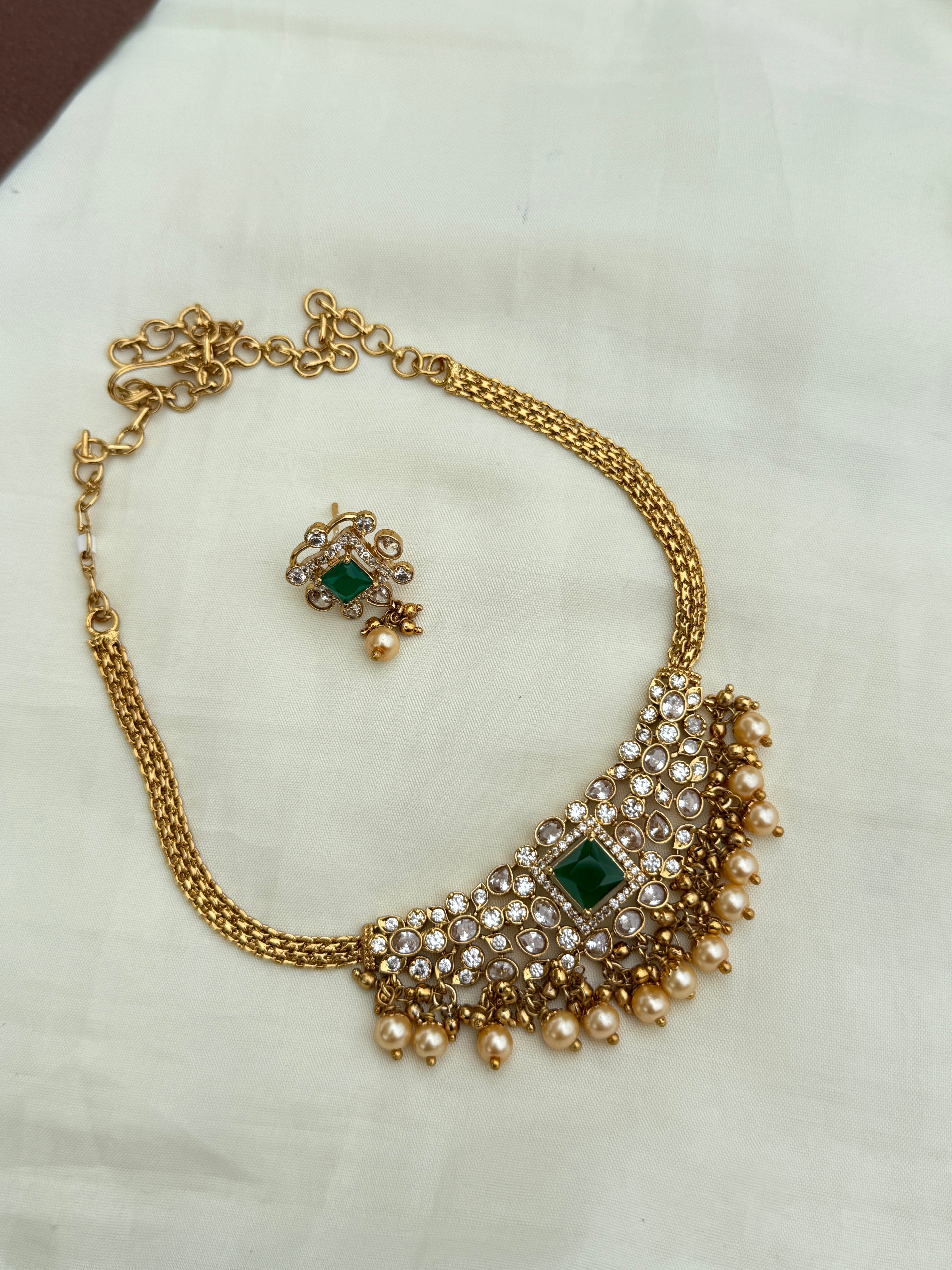 Ch012 uncut Kundan green stone choker with earrings