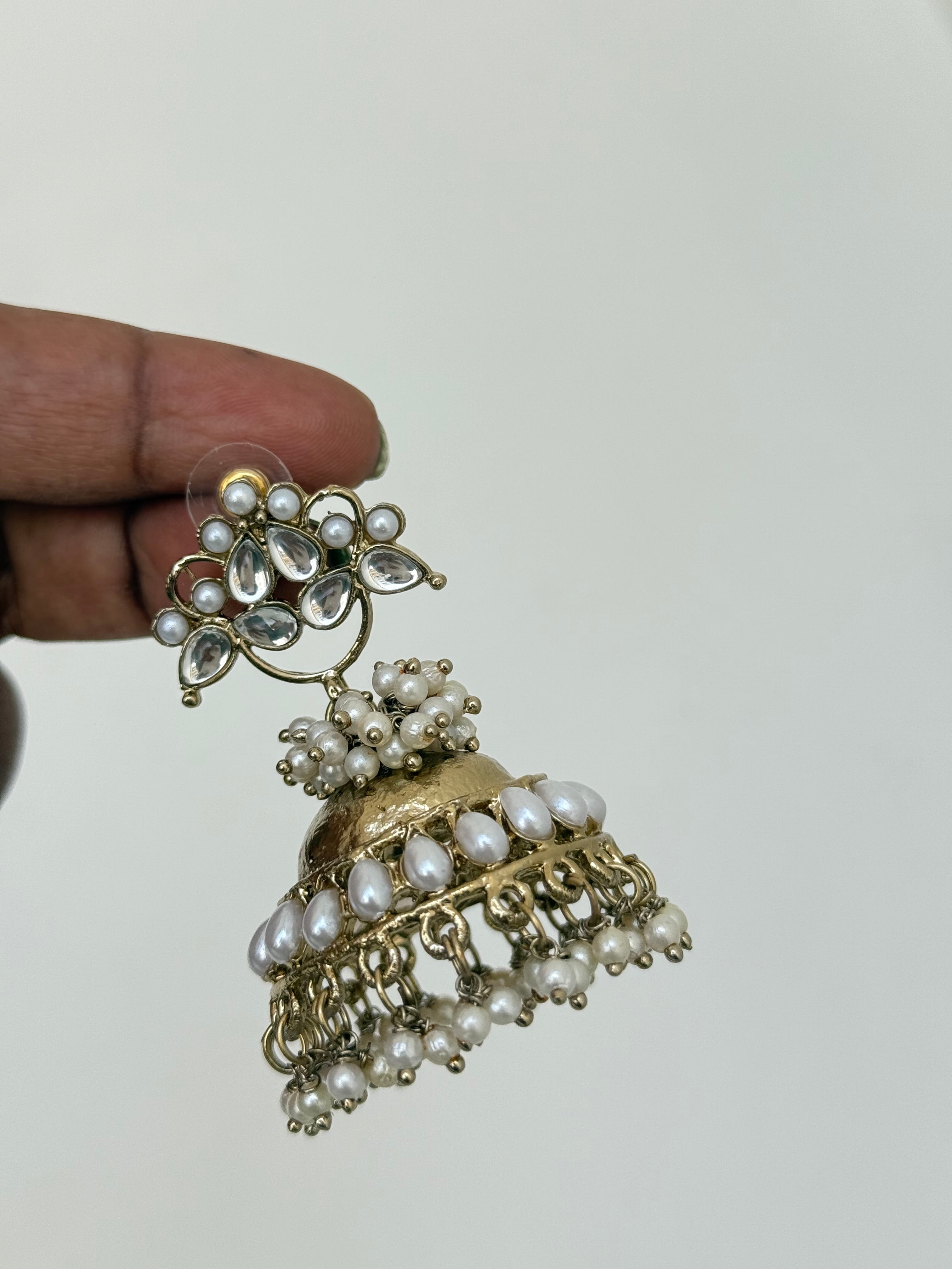 Mn002 gold pearl butta Earrings