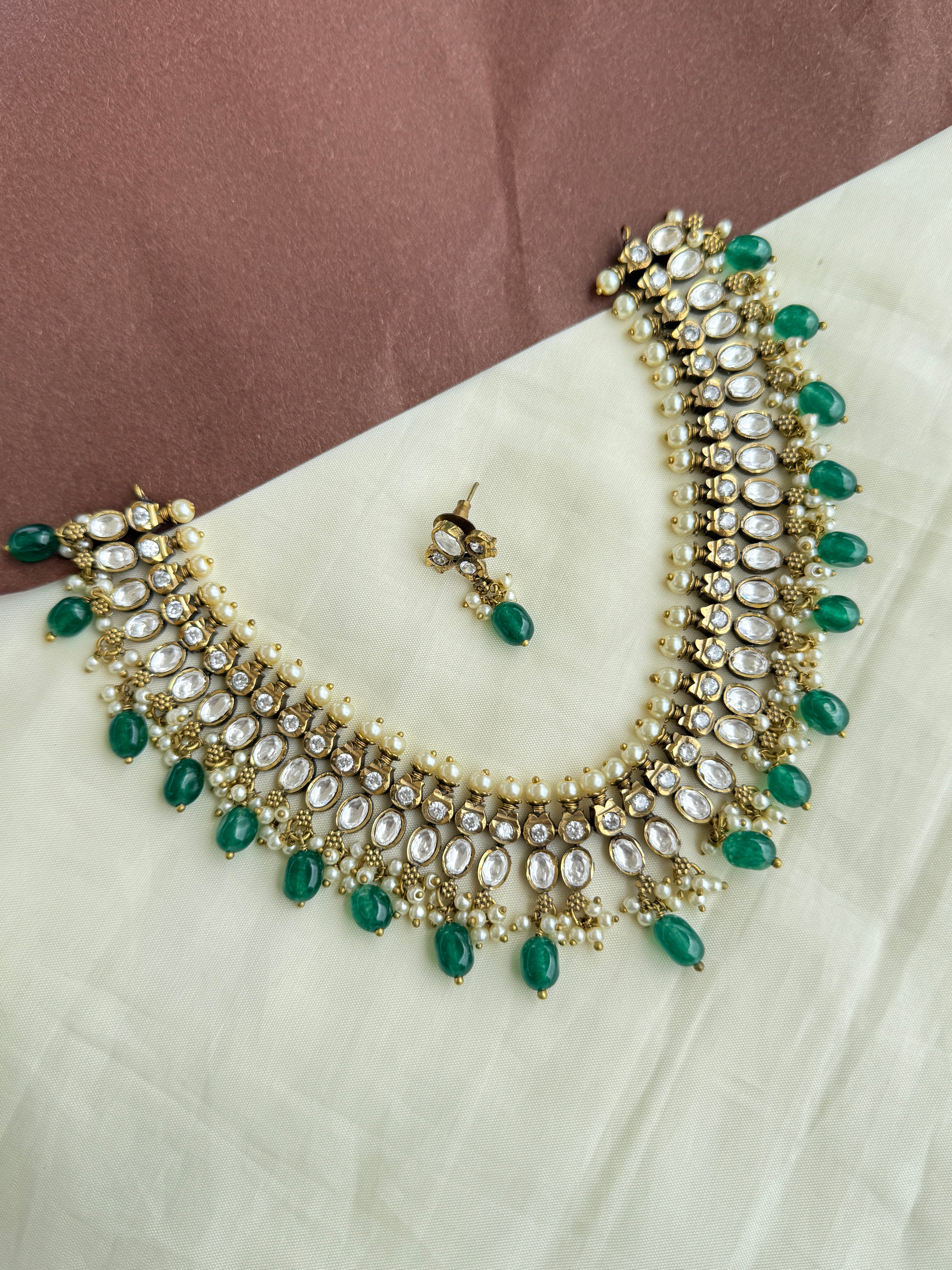 Ns280 moissanite elegant neckset with green beads