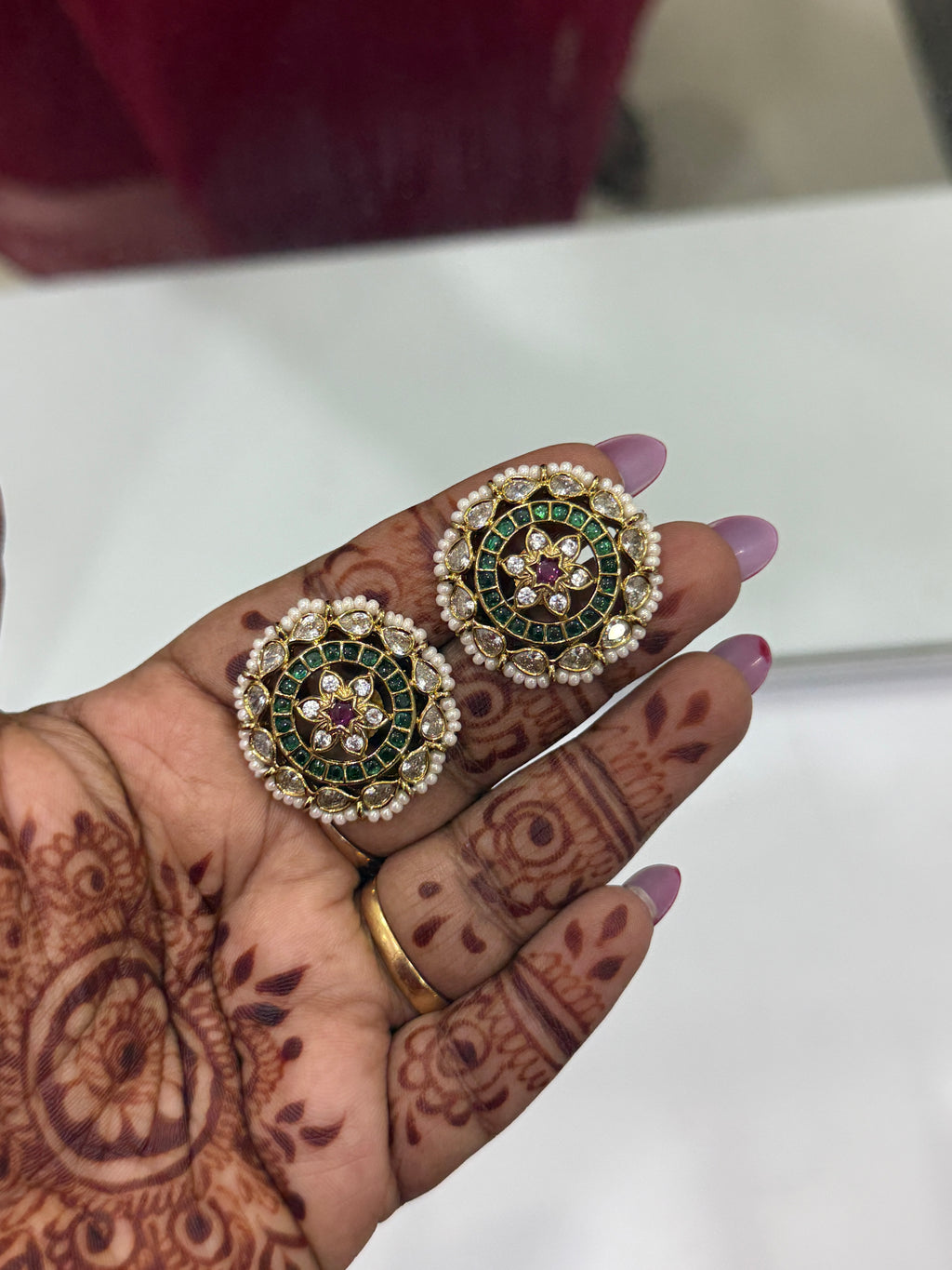 St035 kemp pearl big studs