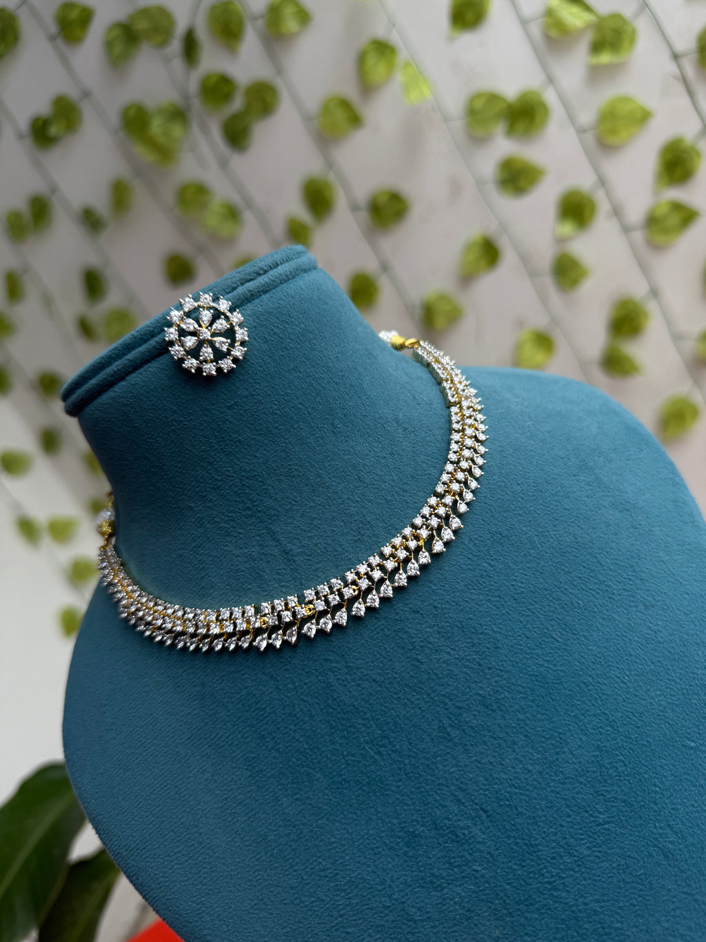 Unique diamond finish Neckset with flower design studs ns995