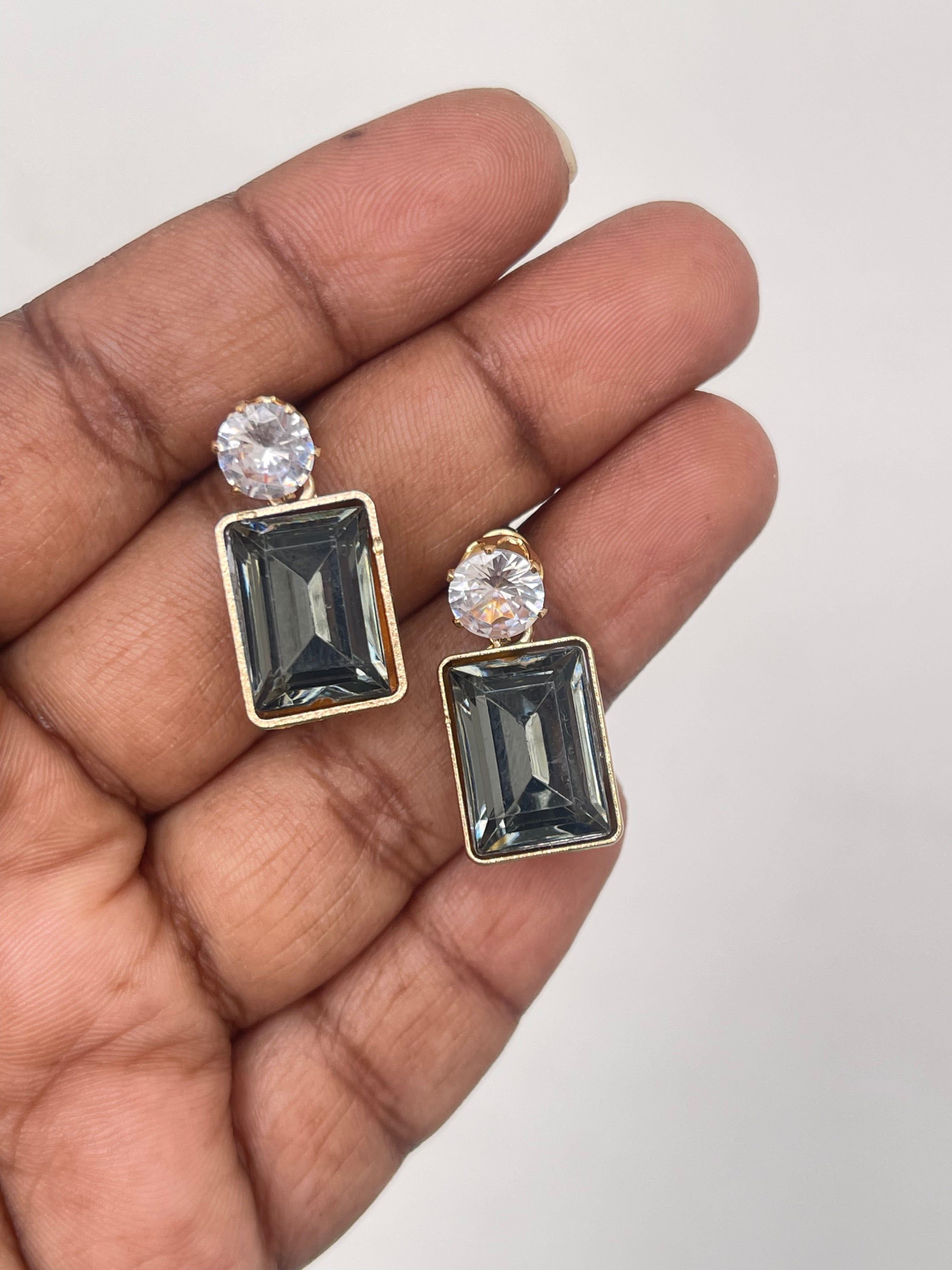 Rectangle stone hanging earrings