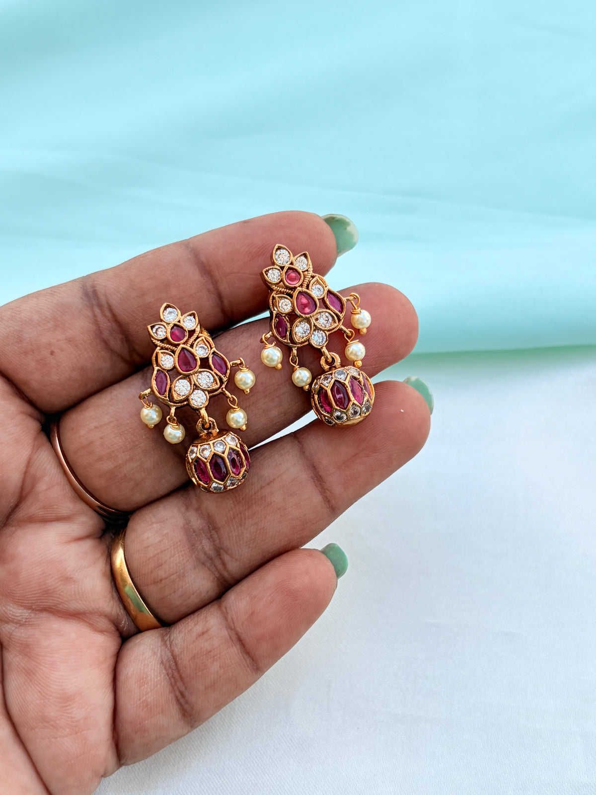 Kemp small pearl ball back push earrings Er946