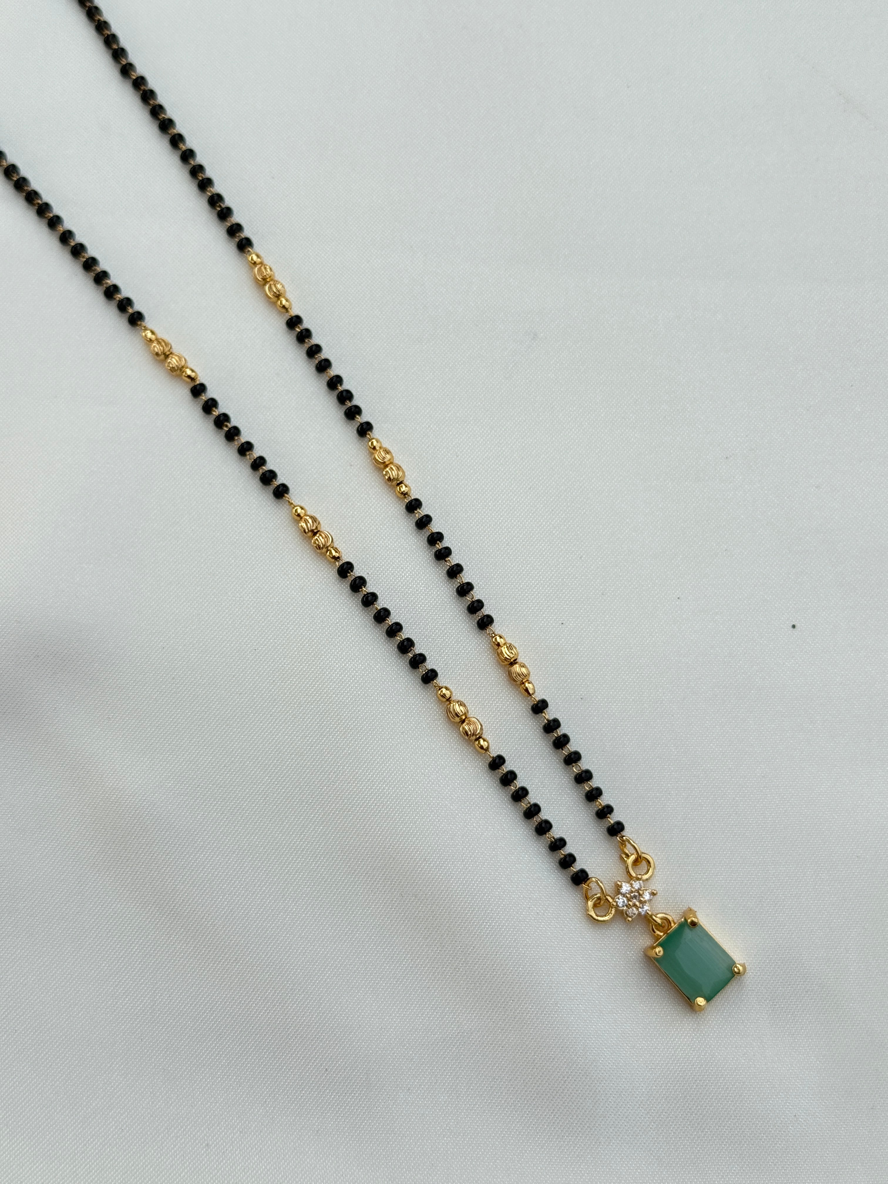 Bb051 sqare shape single line blackbeads