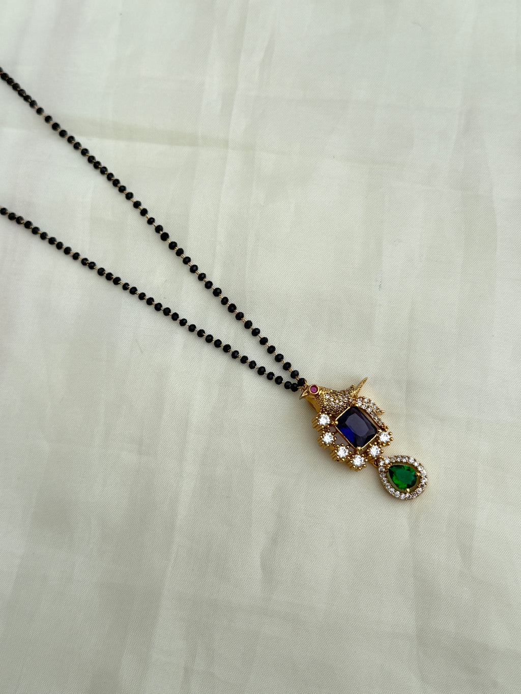 Bb013 single line short parrot blackbeads