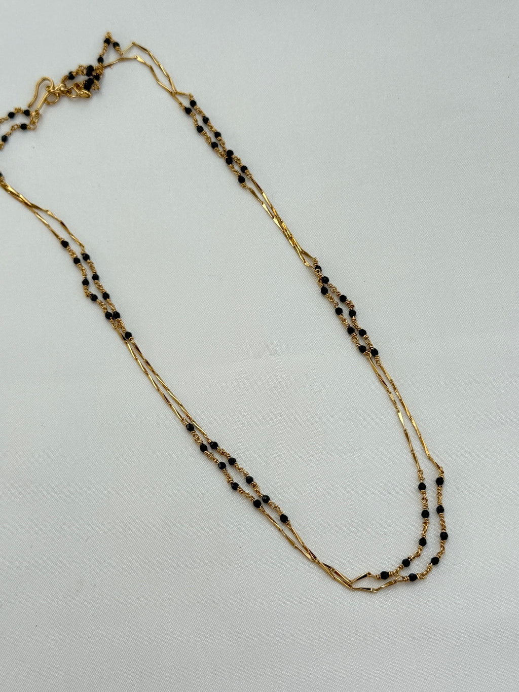 Bb053 2lines short blackbeads