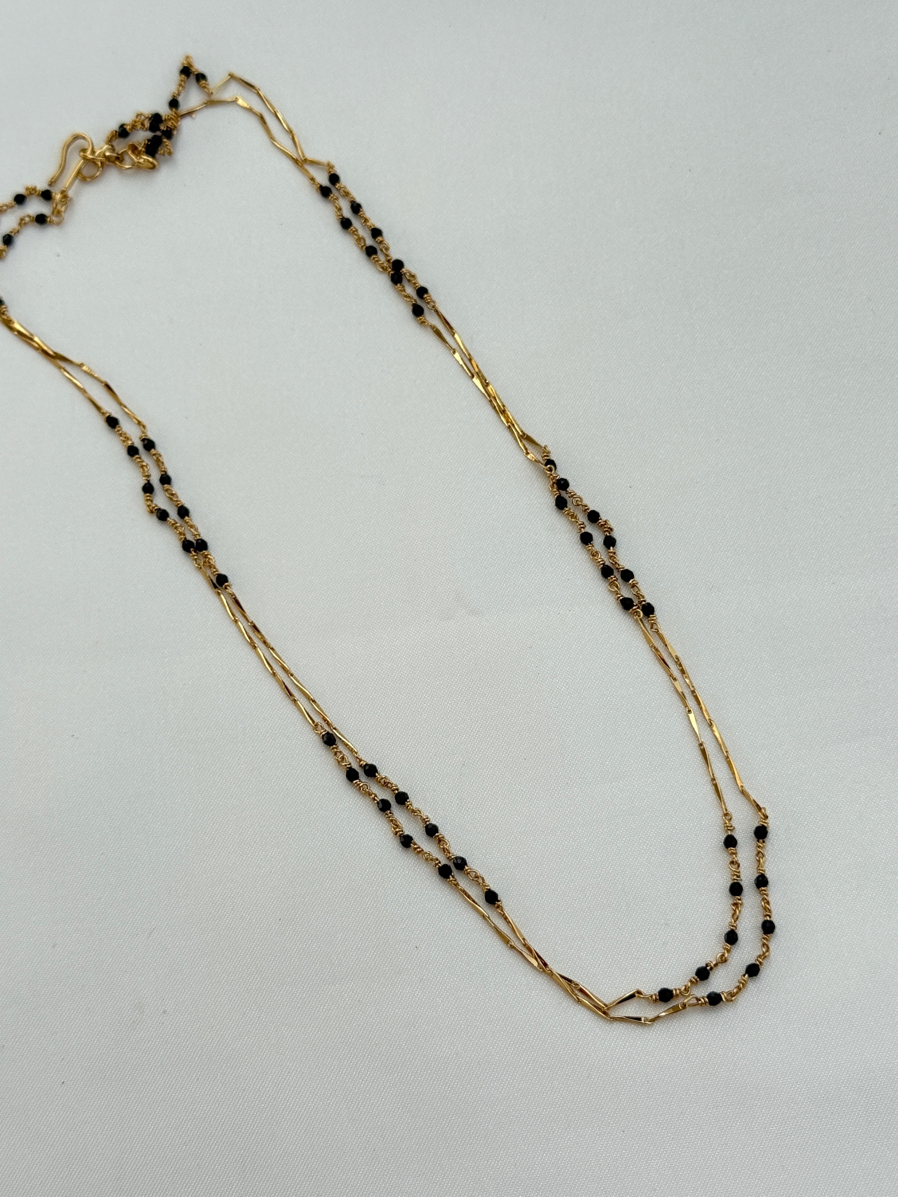 Bb053 2lines short blackbeads