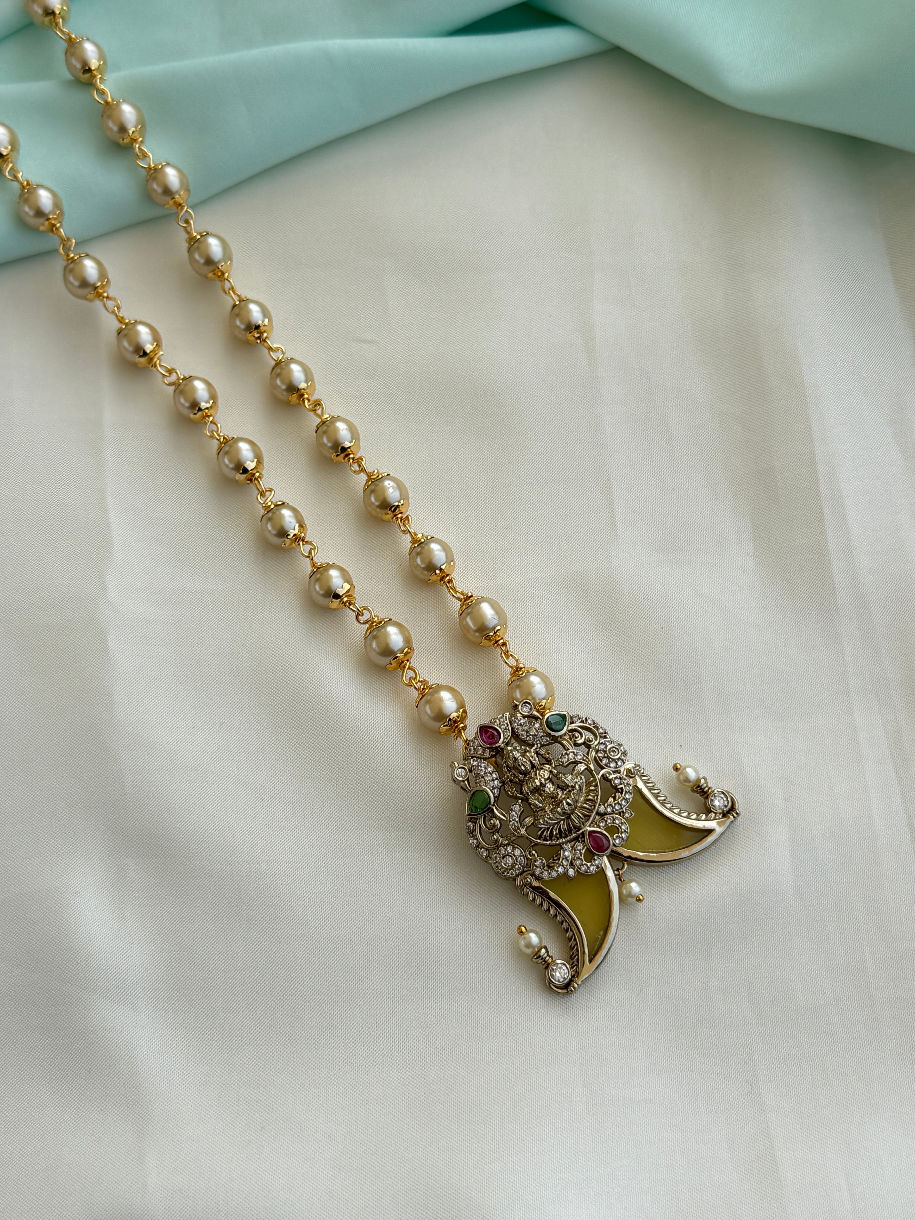 Pg018 Lakshmi Devi Puligoru pendant with 24 inches pearls chain