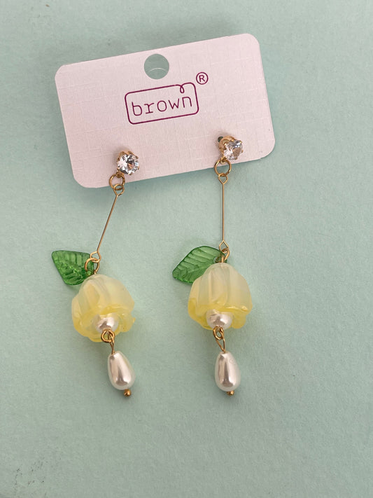 Yellow flower leaf hanging tassels