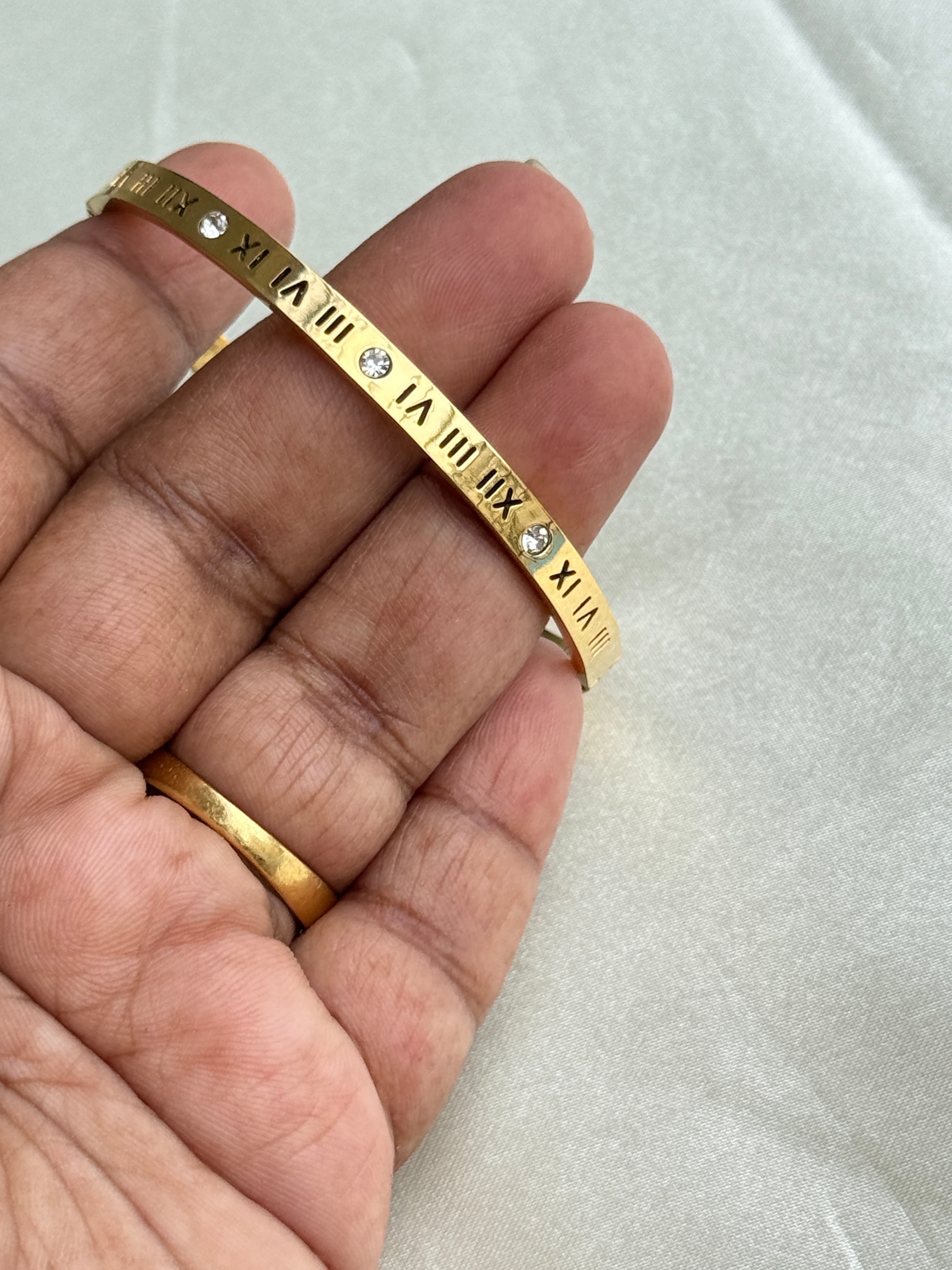 Ab022 Roman number openable Anti tarnish bracelets
