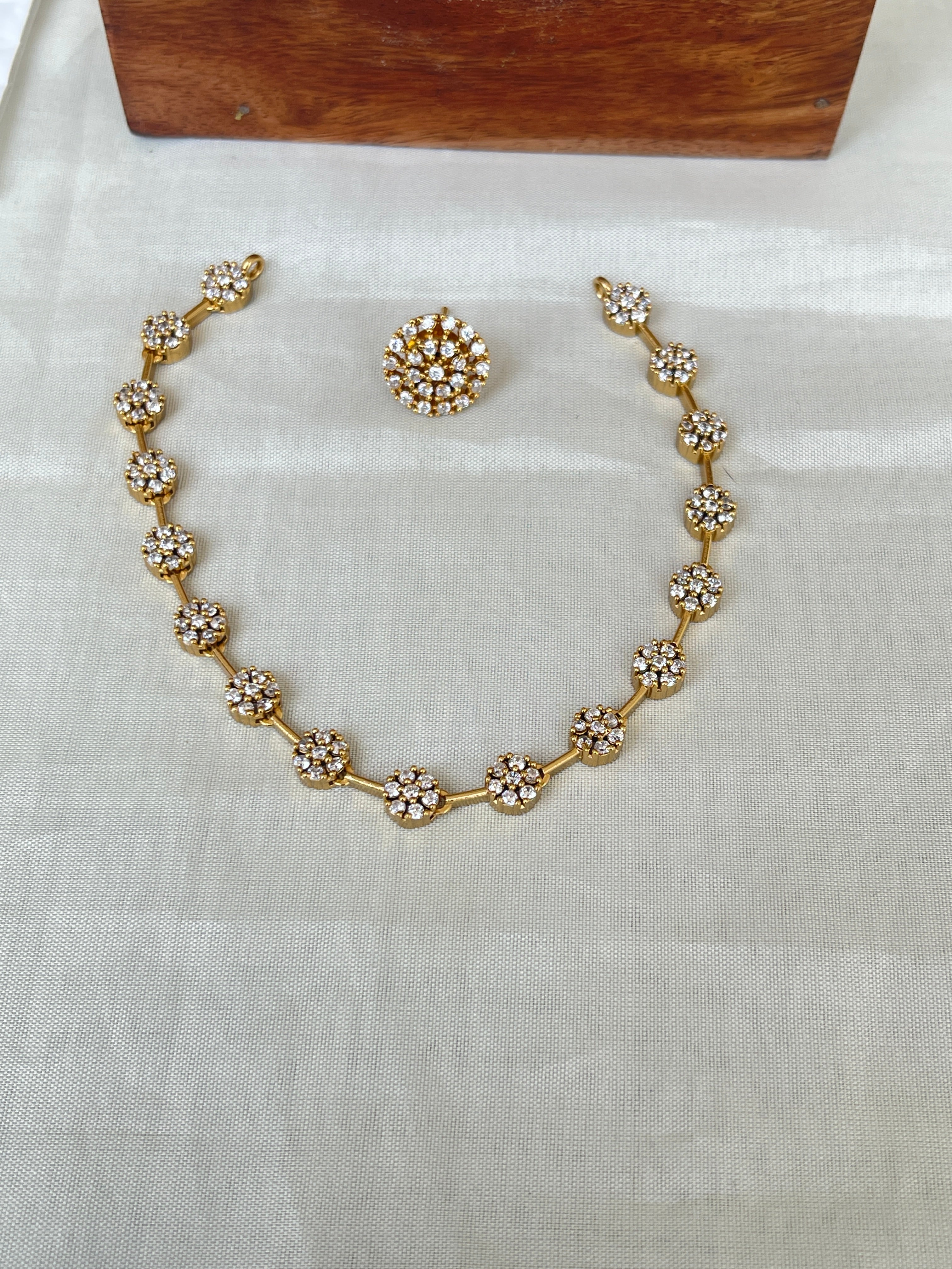 Budget friendly simple circle neckset with studs and kids friendly too..