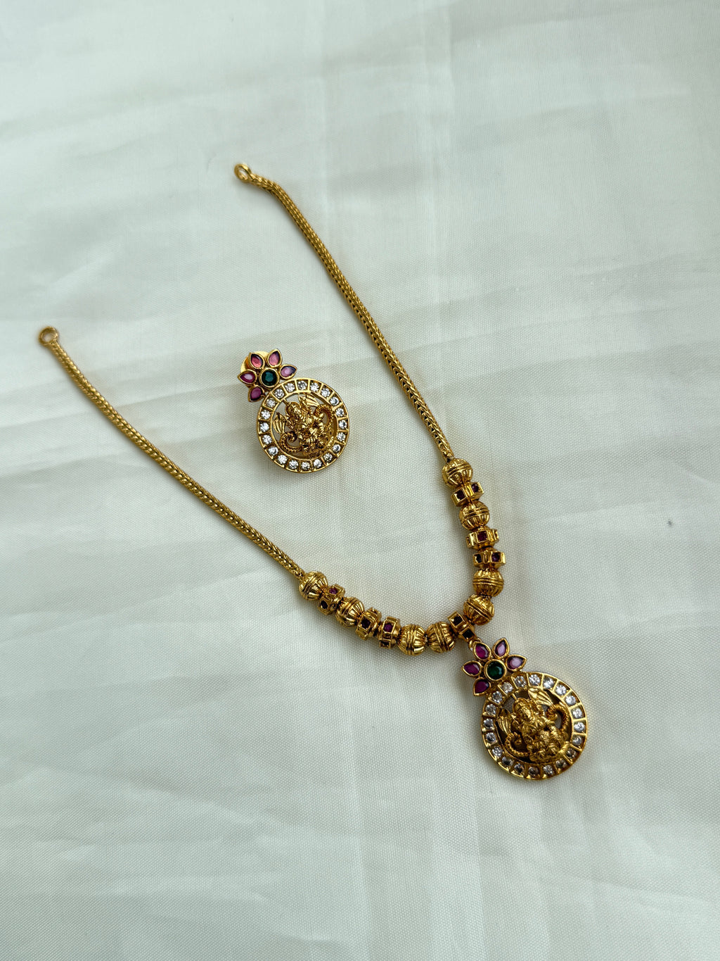 Ns268 lakshmi devi gold ball naan thread neckset