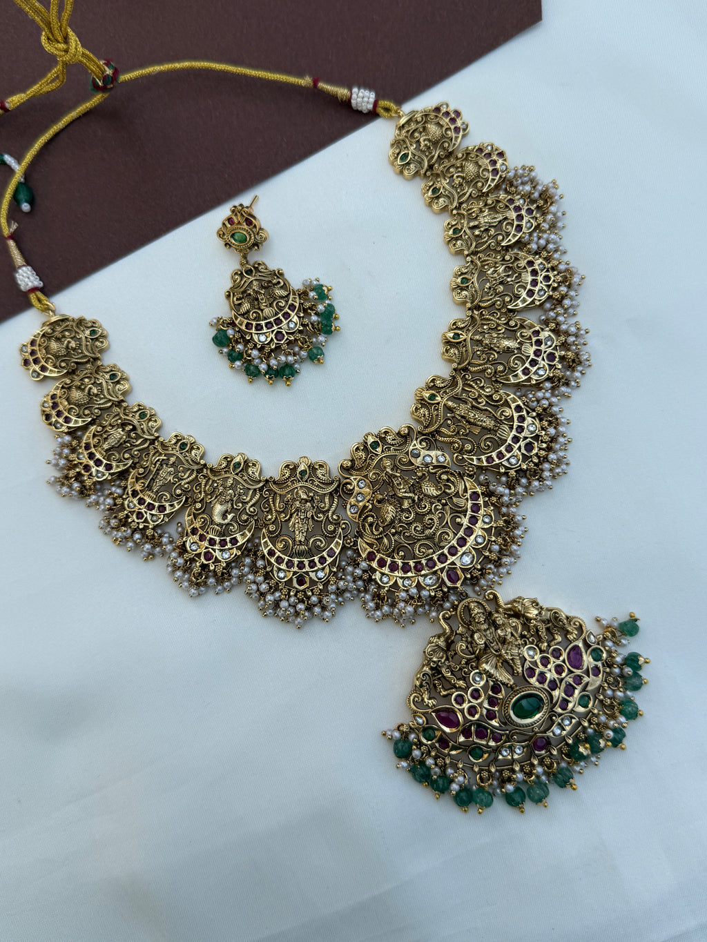 Ns732 nakshi ekephants lakshmidevi 3/4th neckset with green beads