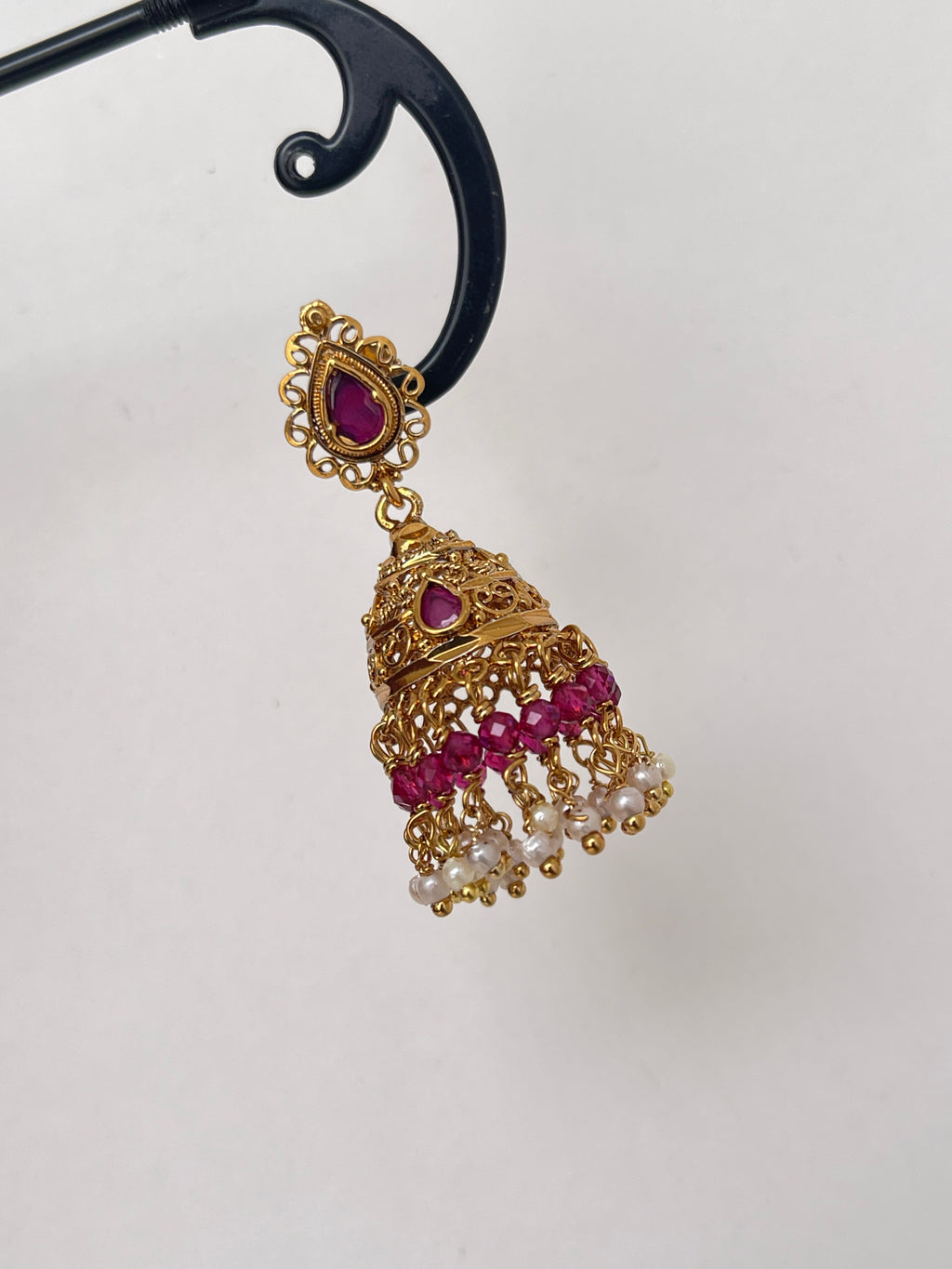Pink pearl butta earrings